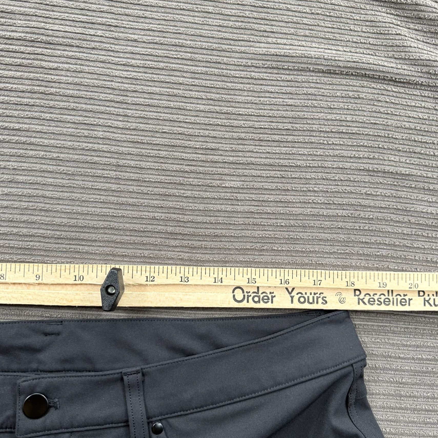 Lululemon Lululemon Pants Mens 36 Black Relaxed Fit Athletic Stretch Golf Travel Performance Chino Straight Pockets Belt Loops Zip Fly Button Vintage No Mens Size US 36 / EU 52 - 4 Thumbnail