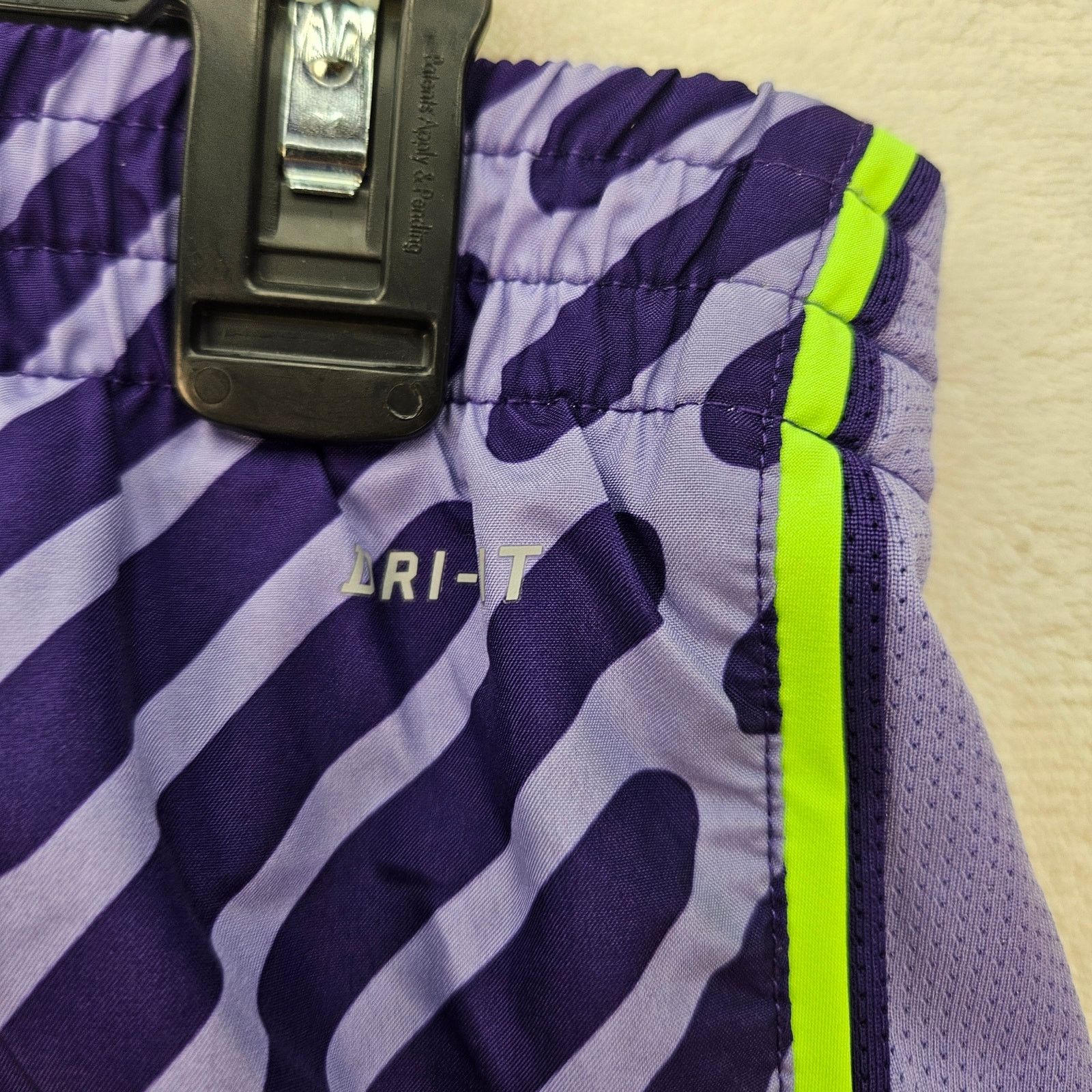 Nike NIKE WOMEN'S LARGE DRI-FIT RUNNING SHORTS PURPLE STRIPES Size 32" / US 10 / IT 46 - 6 Thumbnail