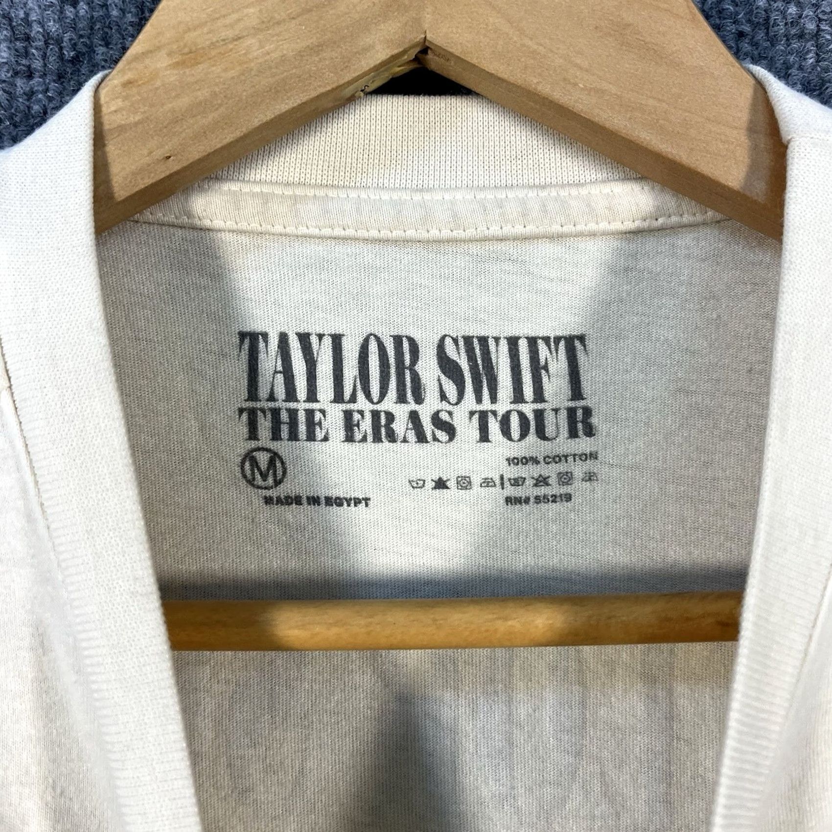 Vintage Taylor Swift The Eras Tour 2023 2024 T Shirt Cream Size Medium Women's T-Shirt Short Sleeve Round Neck Casual Music Size M / US 6-8 / IT 42-44 - 4 Thumbnail