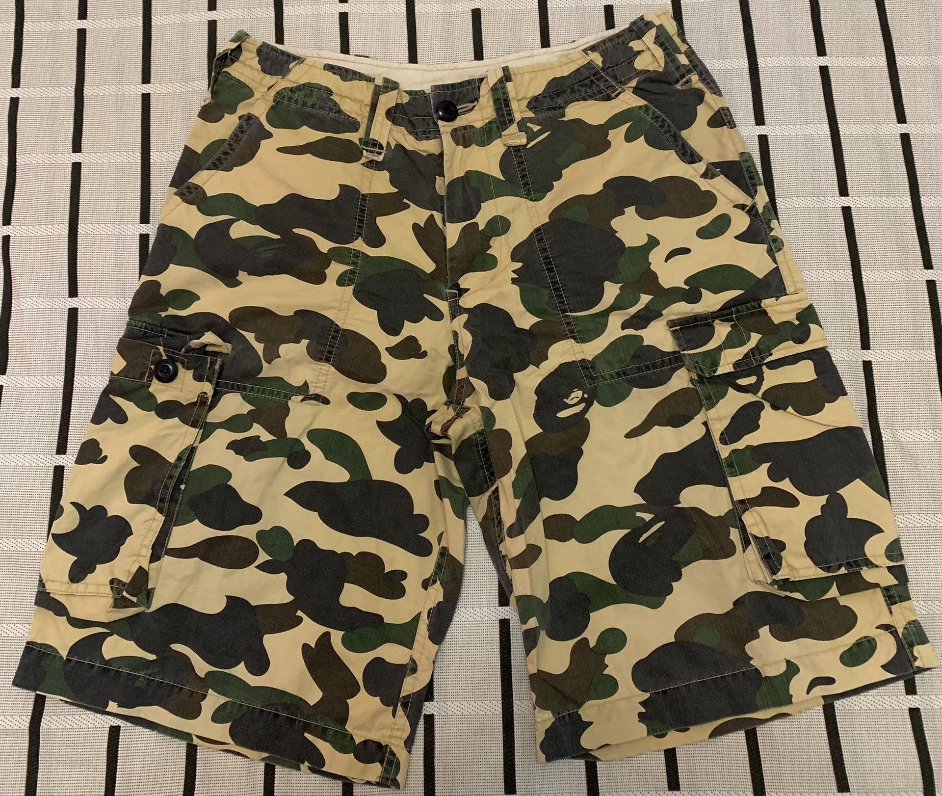 Bape Bape Camo Yellow Shorts S Men Size US 30 / EU 46 - 1 Thumbnail