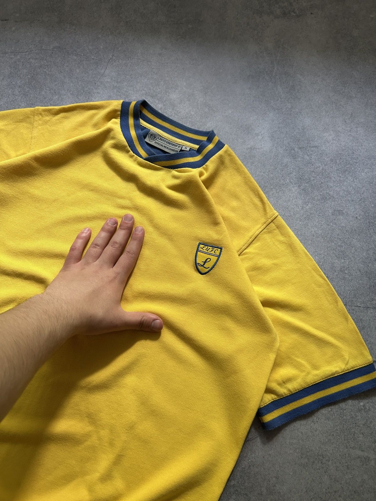Vintage Vintage Leeds United official soccer jersey mens Size US M / EU 48-50 / 2 - 2 Thumbnail
