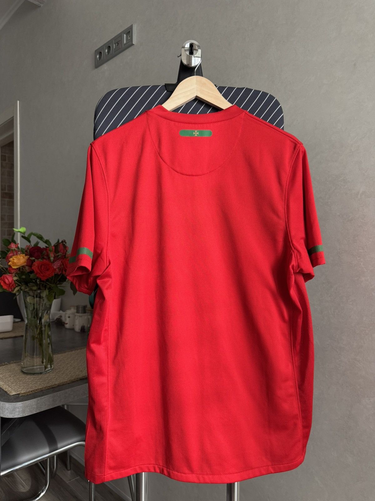 Nike Nike Vintage Portugal 2010 2011 Blockcore Red Home Jersey Size US M / EU 48-50 / 2 - 8 Thumbnail