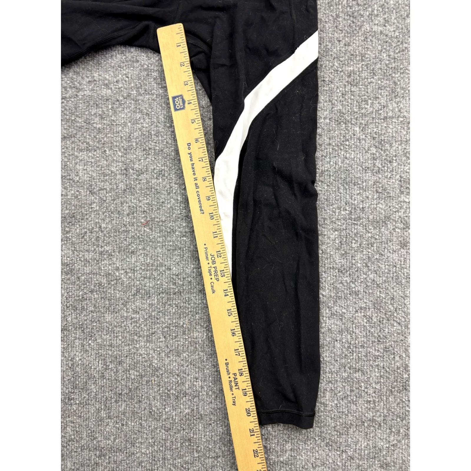 Athleta Athleta Leggings Womens Small Black Salutation Stash Pocket 7/8 Yoga Size 28" / US 6 / IT 42 - 5 Thumbnail