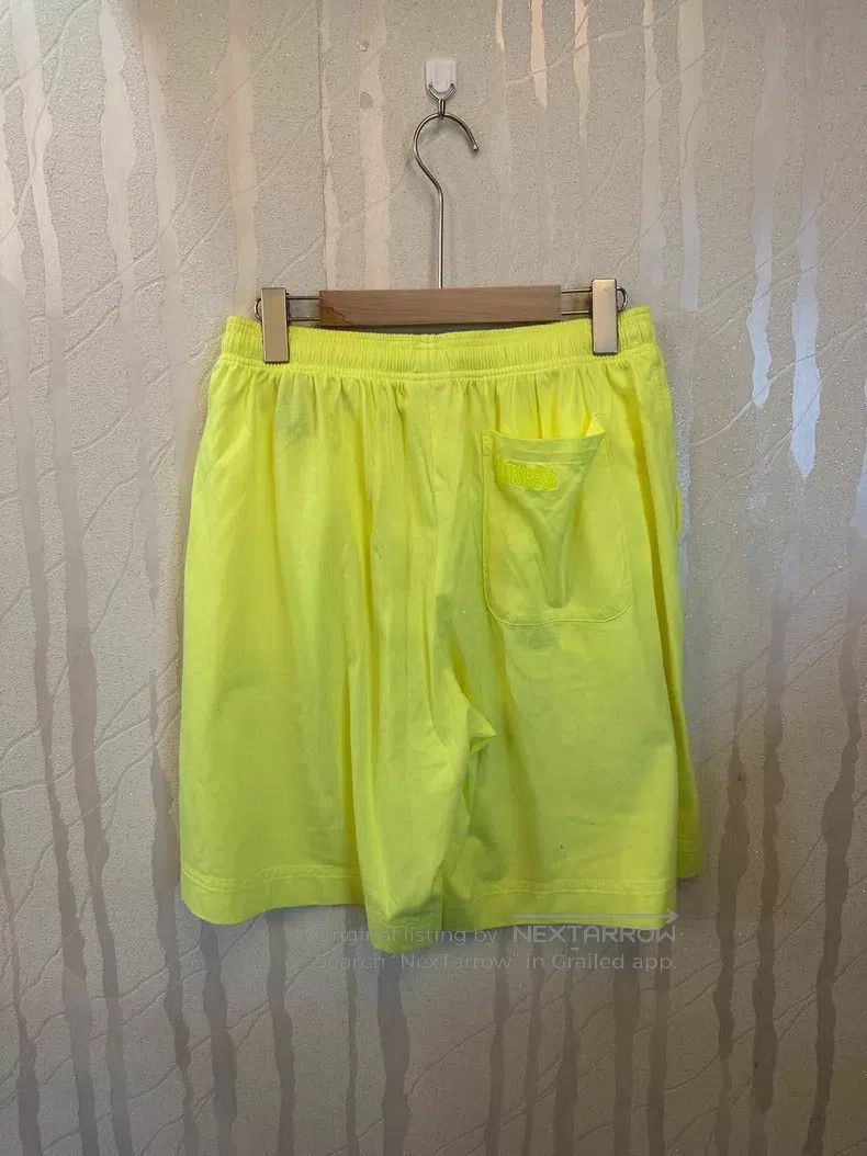 Vetements VETEMENTS size M Sanskrit Fluorescent Green Shorts Size US 27 - 2 Thumbnail