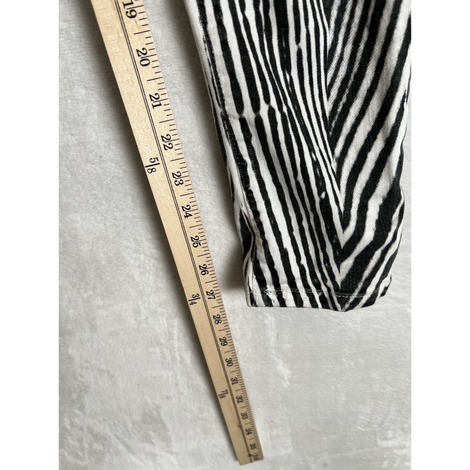 Joe's JOE'S Jeans Wood Grain Print Skinny Ankle Pants Black & Whit Size 28" / US 6 / IT 42 - 3 Thumbnail
