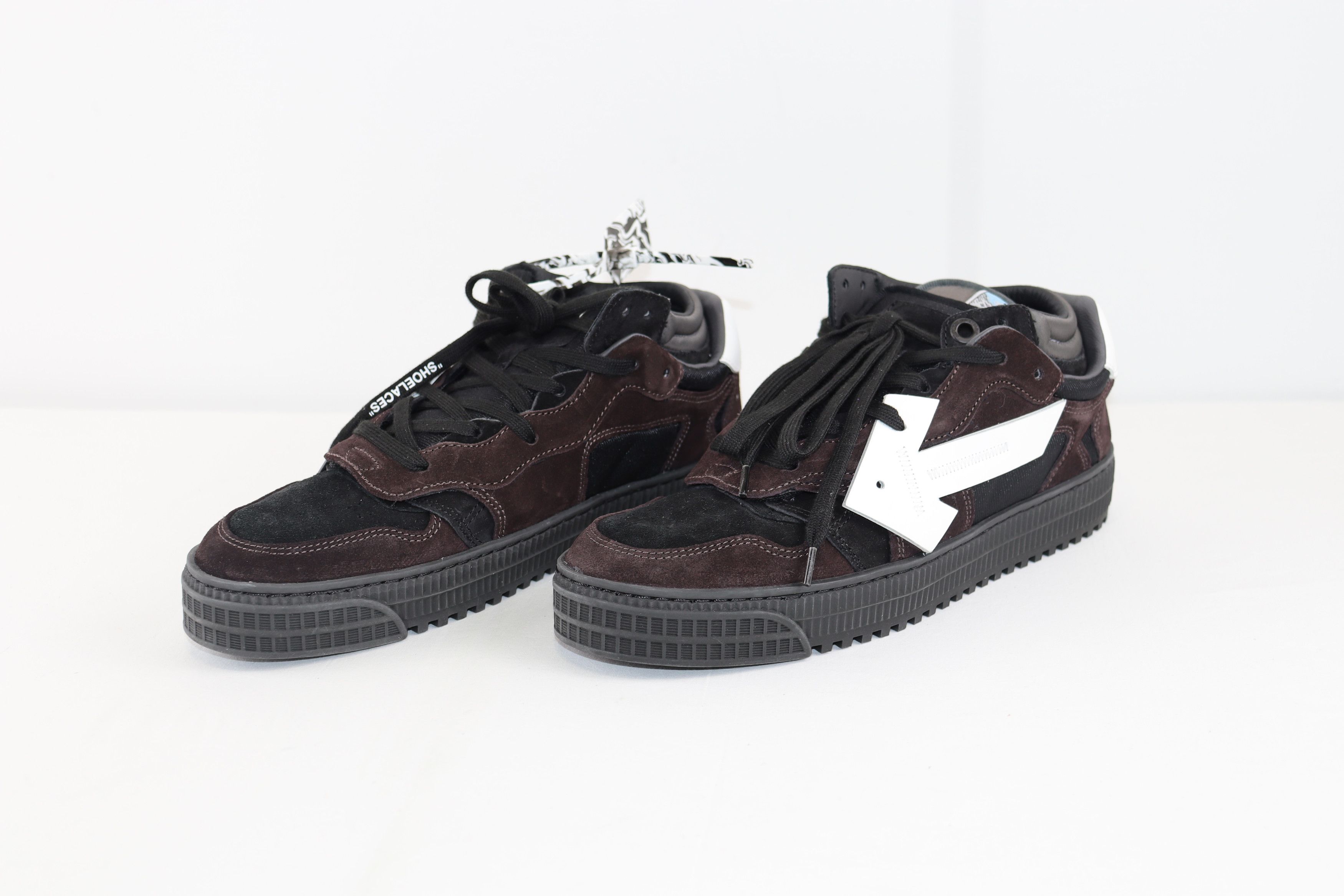 image of Off White O1Rshd1 Floating Arrow Suede Sneakers In Black White, Men's (Size 10)
