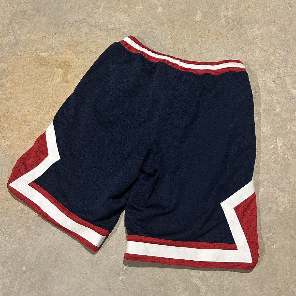 Nike × Vintage Crazy Vintage Y2K Nike Mesh USA Basketball Shorts Essential Size US 32 / EU 48 - 6 Thumbnail