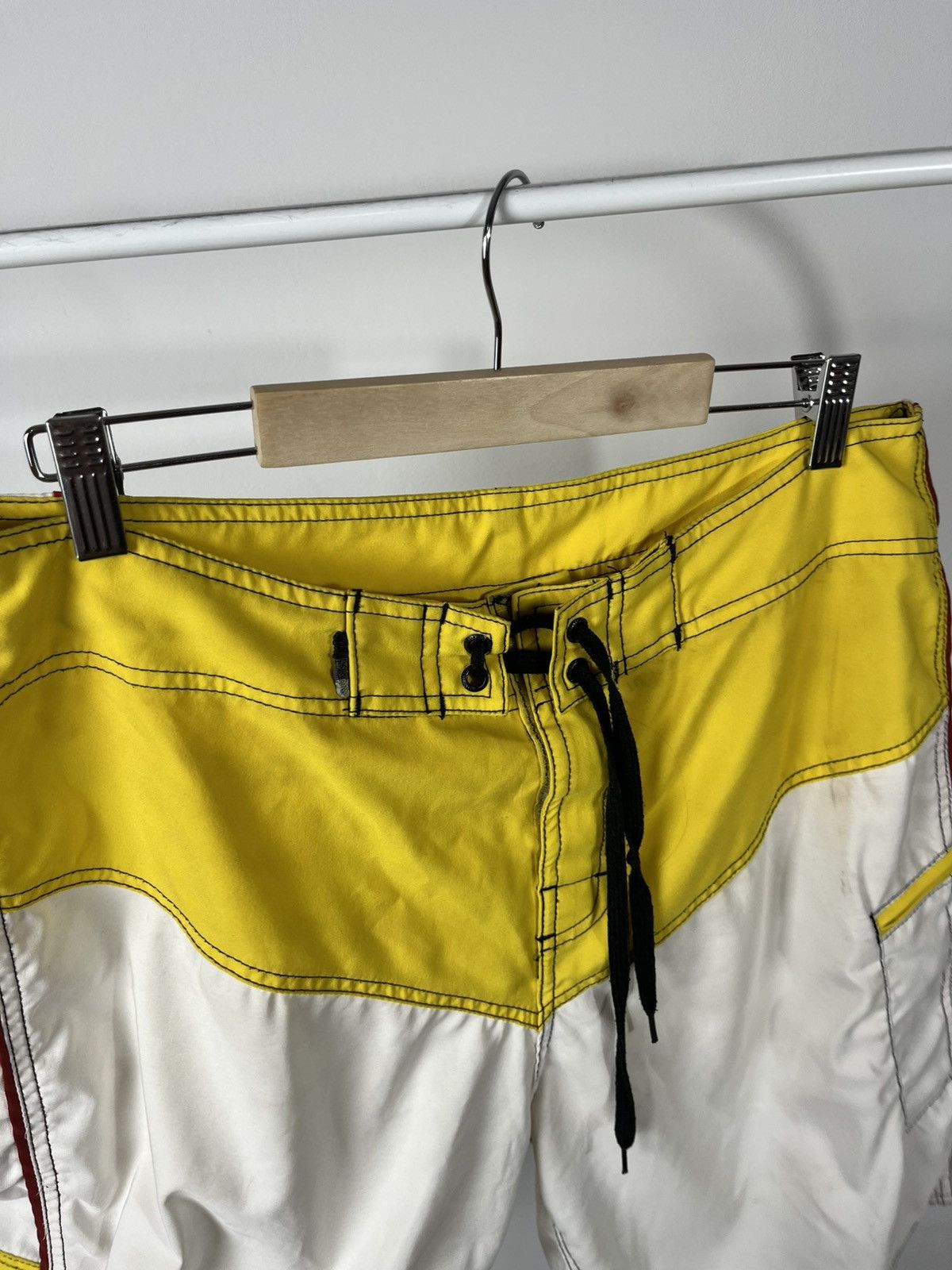 Quiksilver Vintage Quiksilver Board Shorts Yellow White Surf Trunks Size US 34 / EU 50 - 7 Thumbnail