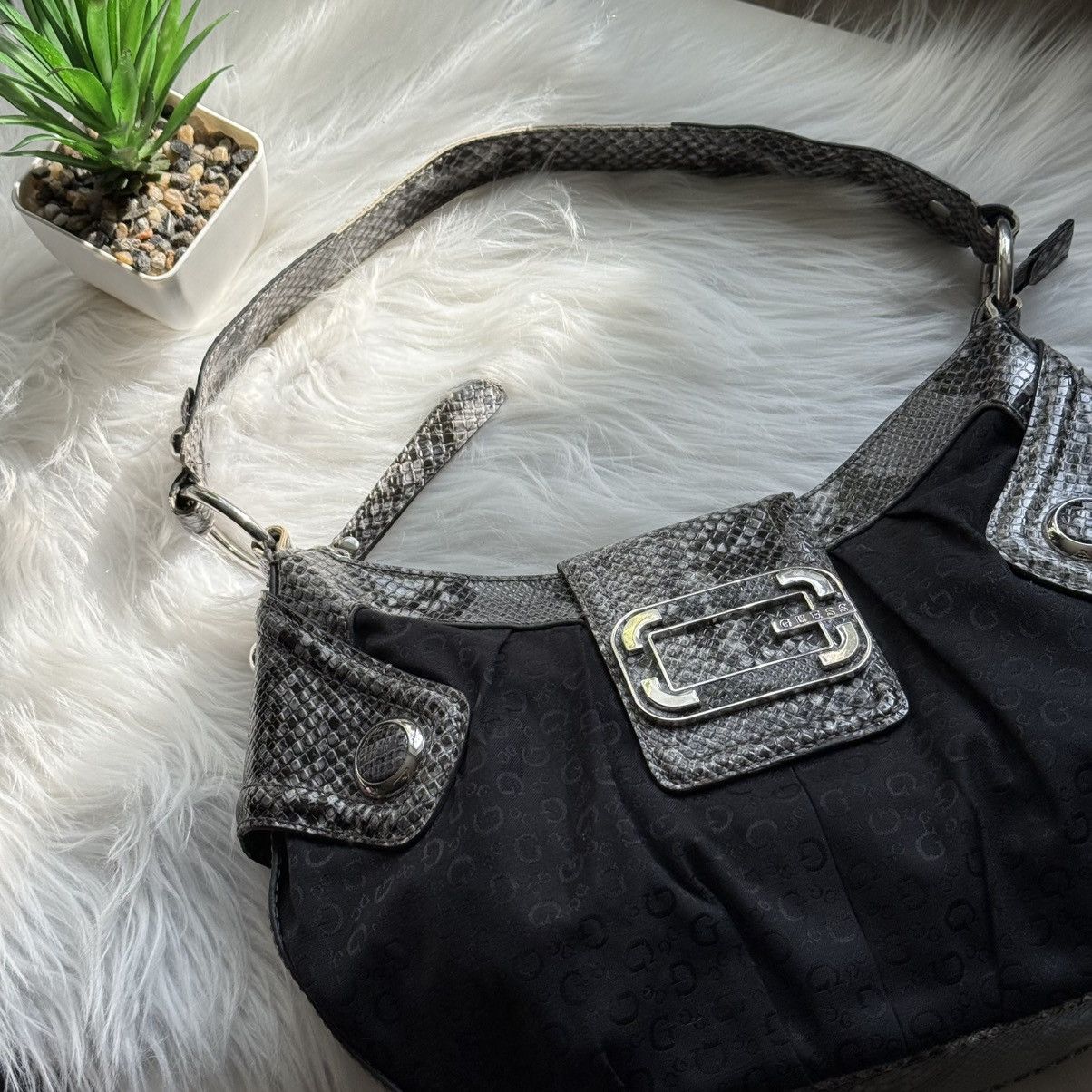 Guess 📌 Vintage Guees Monogram Y2K Juicy Vibe Handbag Size ONE SIZE - 2 Thumbnail