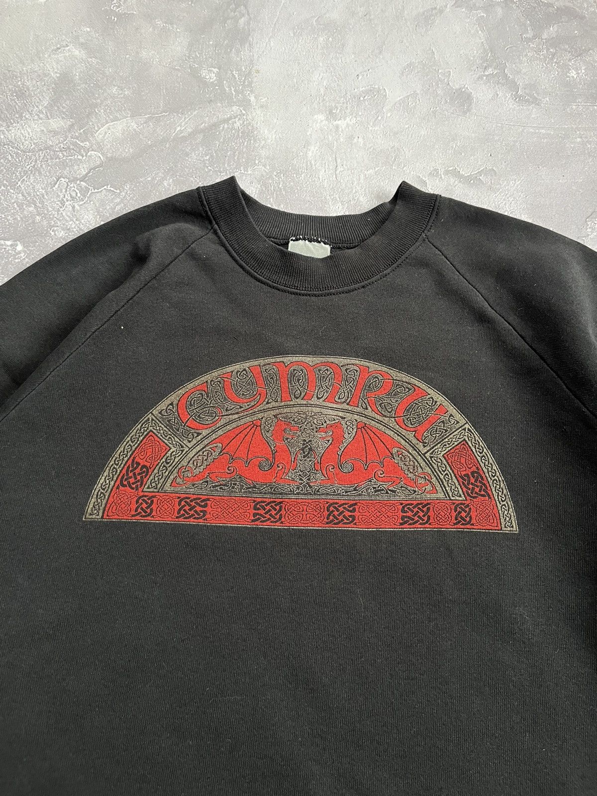 Vintage Vintage Wales Cymru Screen Stars Sweatshirt Black DISTRESSED Size US L / EU 52-54 / 3 - 5 Thumbnail