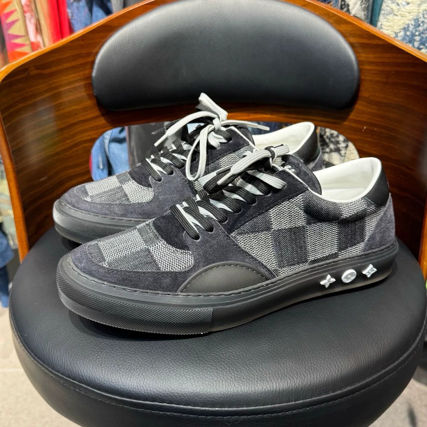 Louis Vuitton Louis Vuitton Checkered Black Lowtop Sneakers 42 Men Size US 9 / EU 42 - 1 Thumbnail