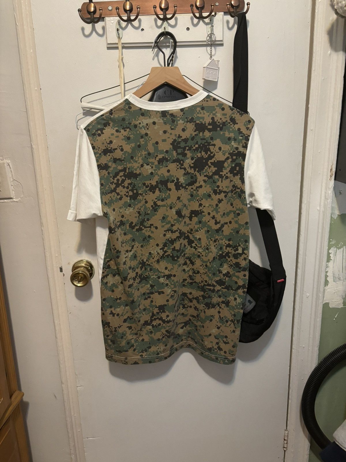 Comme des Garcons Supreme X Comme des garcons Digi Camo Box logo Size US S / EU 44-46 / 1 - 2 Thumbnail