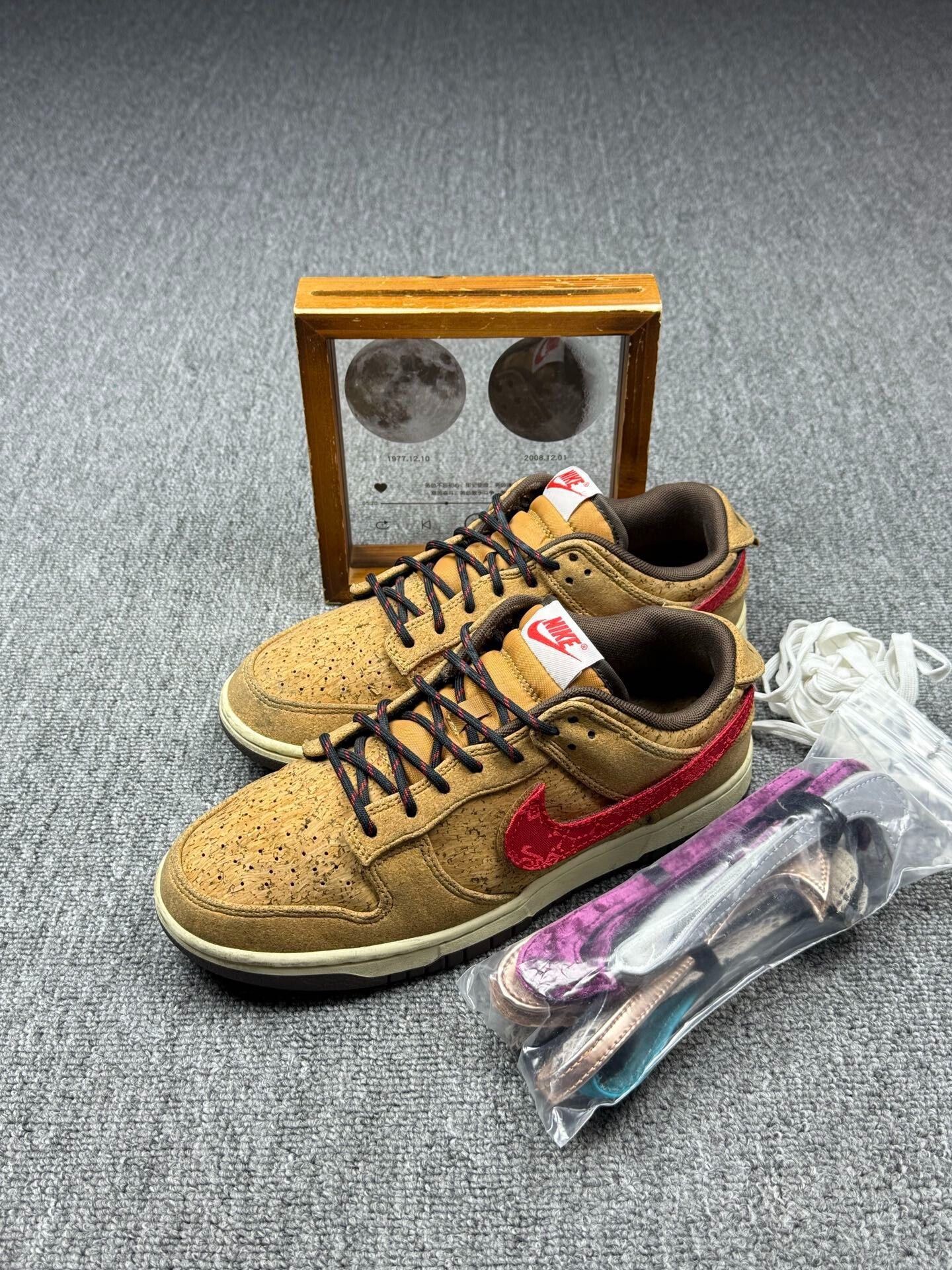 Nike Nike DUNK Lowtop Sneakers 8 Men Size US 8 / EU 41 - 1 Thumbnail