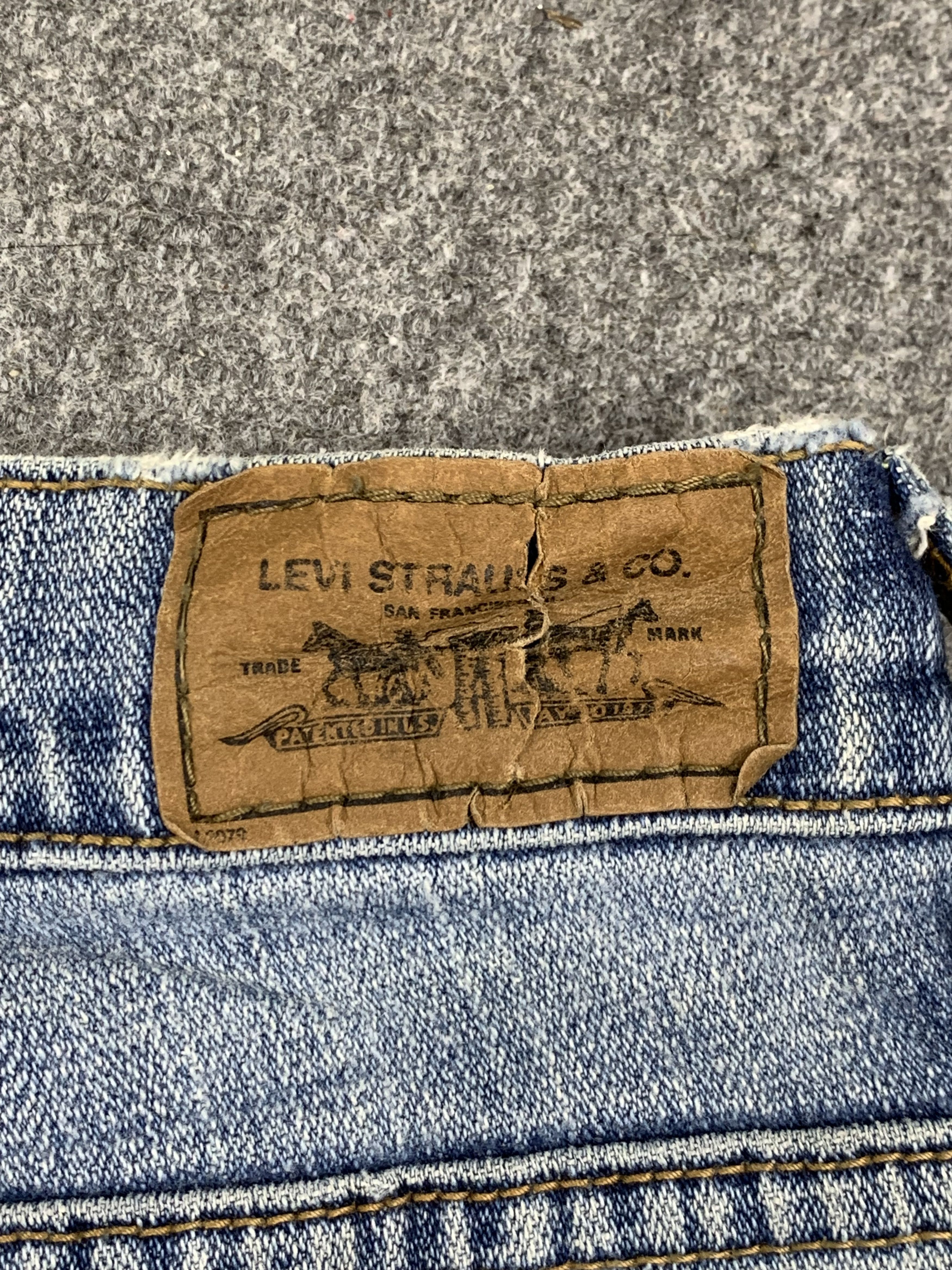 Levi's Vintage Levis 524 Flared Bootcut Bell Bottom Jeans DJ0099 Size US 32 / EU 48 - 5 Thumbnail