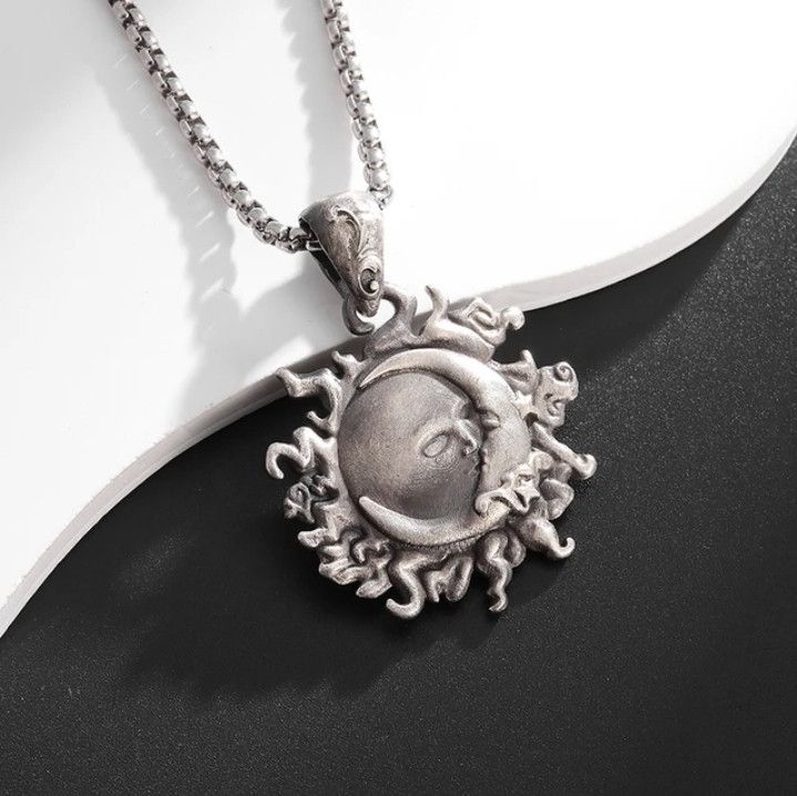 Japanese Brand × Vintage Moon Round Pendant Necklace Size ONE SIZE - 2 Thumbnail
