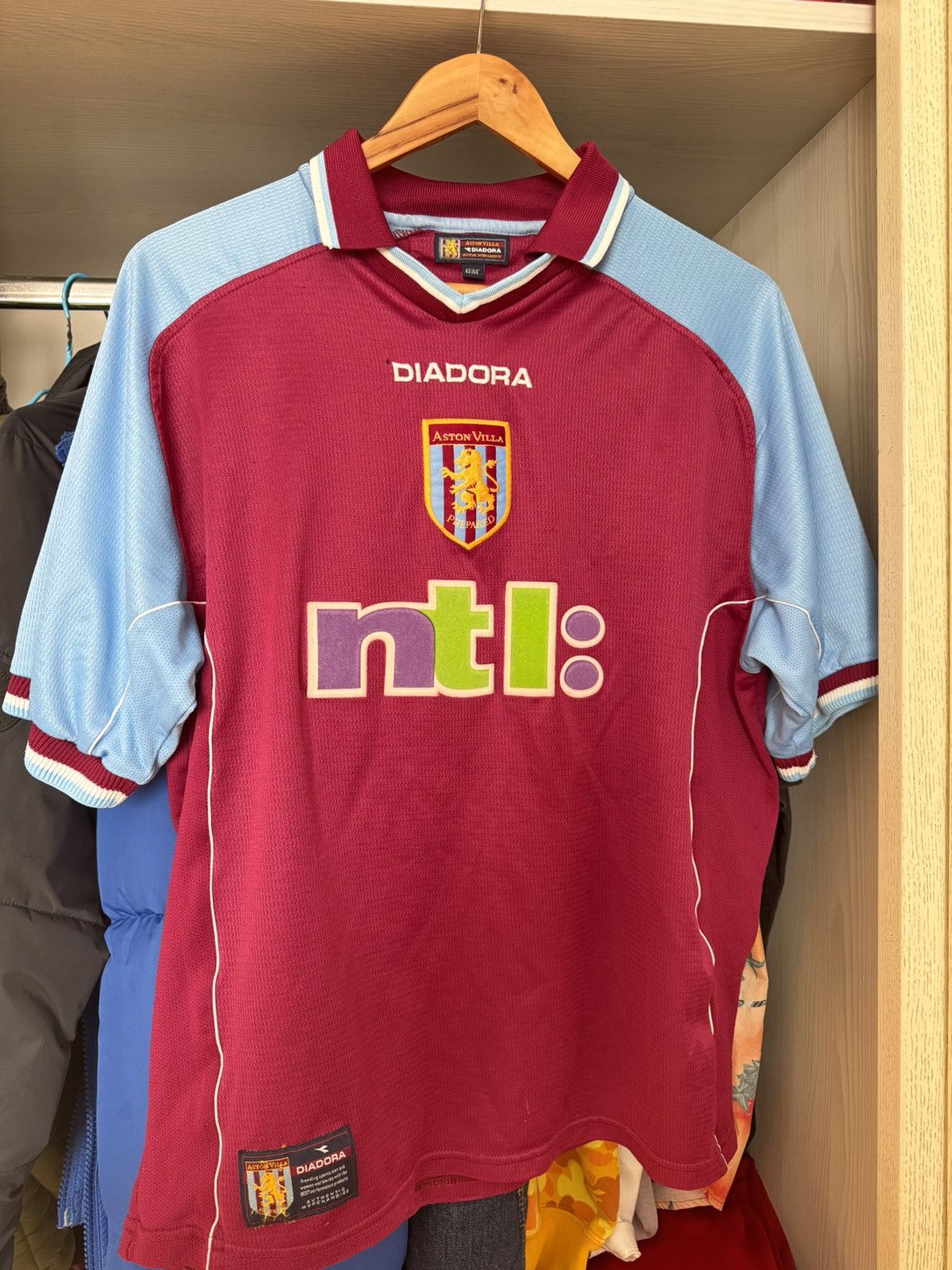 Diadora Vintage Merson #10 Aston Villa 2000-2001 Home Soccer Jersey Size US L / EU 52-54 / 3 - 5 Thumbnail