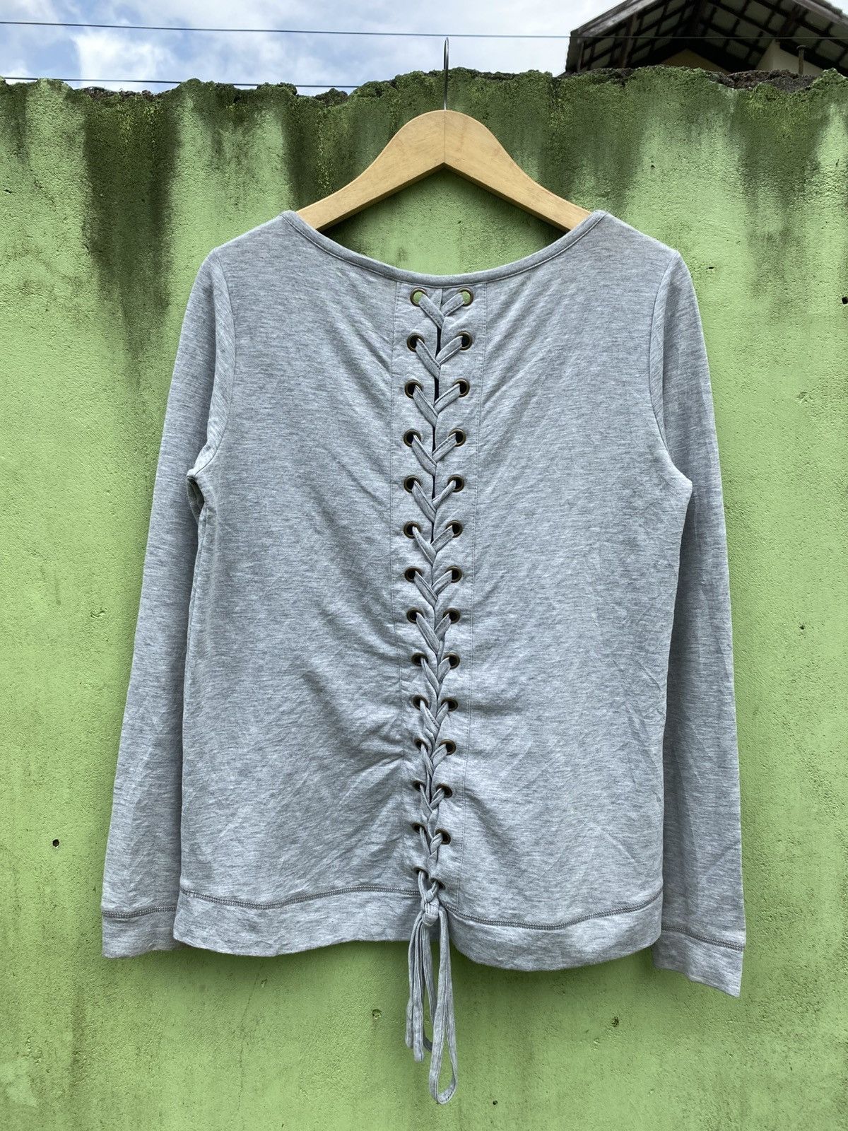 Japanese Brand Staccato Modern Grey Lace-Up Back Top Subtle Statement Piece Size M / US 6-8 / IT 42-44 - 2 Thumbnail