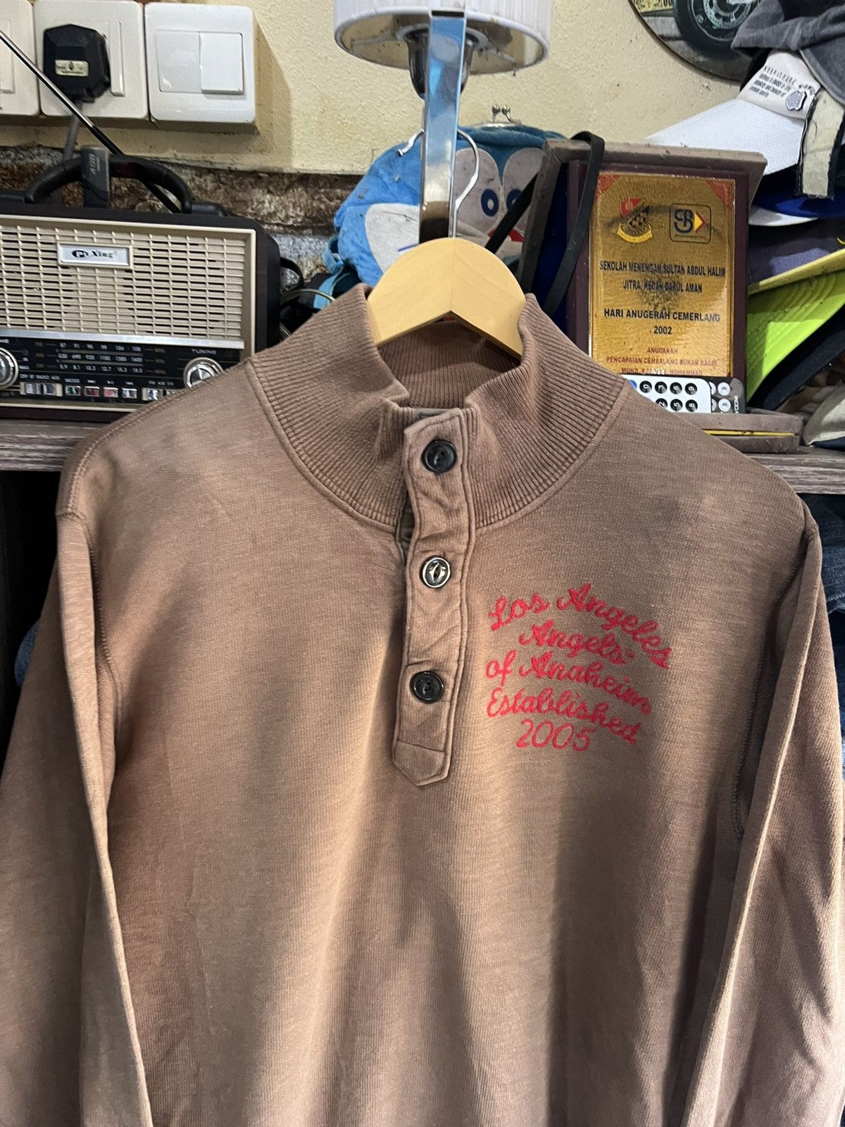 MLB 🔥Uniqlo MLB Los Angeles Angels Anaheim Button Long Sleeve Size US M / EU 48-50 / 2 - 4 Thumbnail
