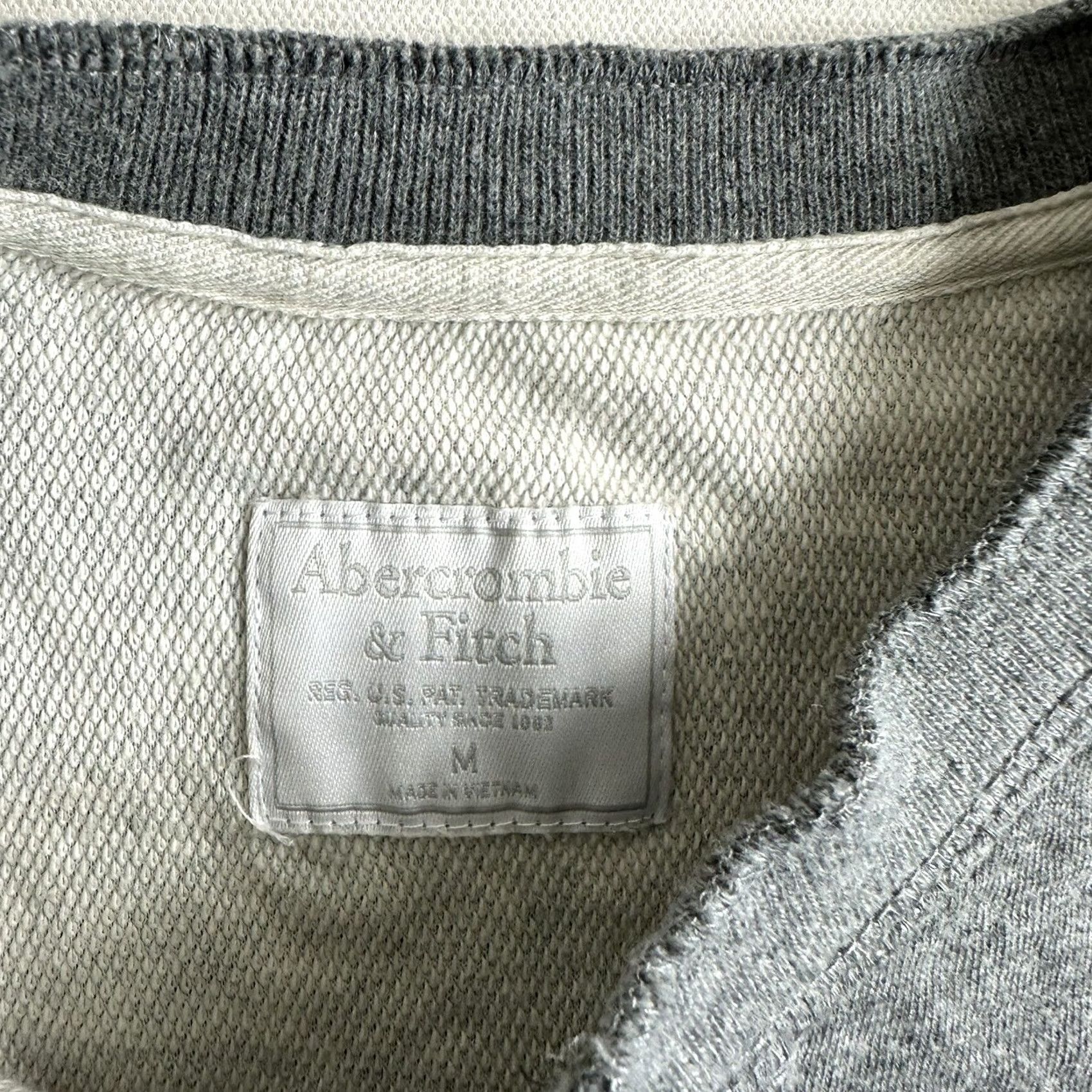 Abercrombie & Fitch VINTAGE Abercrombie Fitch Henley Sweater Mens Size Medium Gray Long Sleeve Size US M / EU 48-50 / 2 - 8 Thumbnail