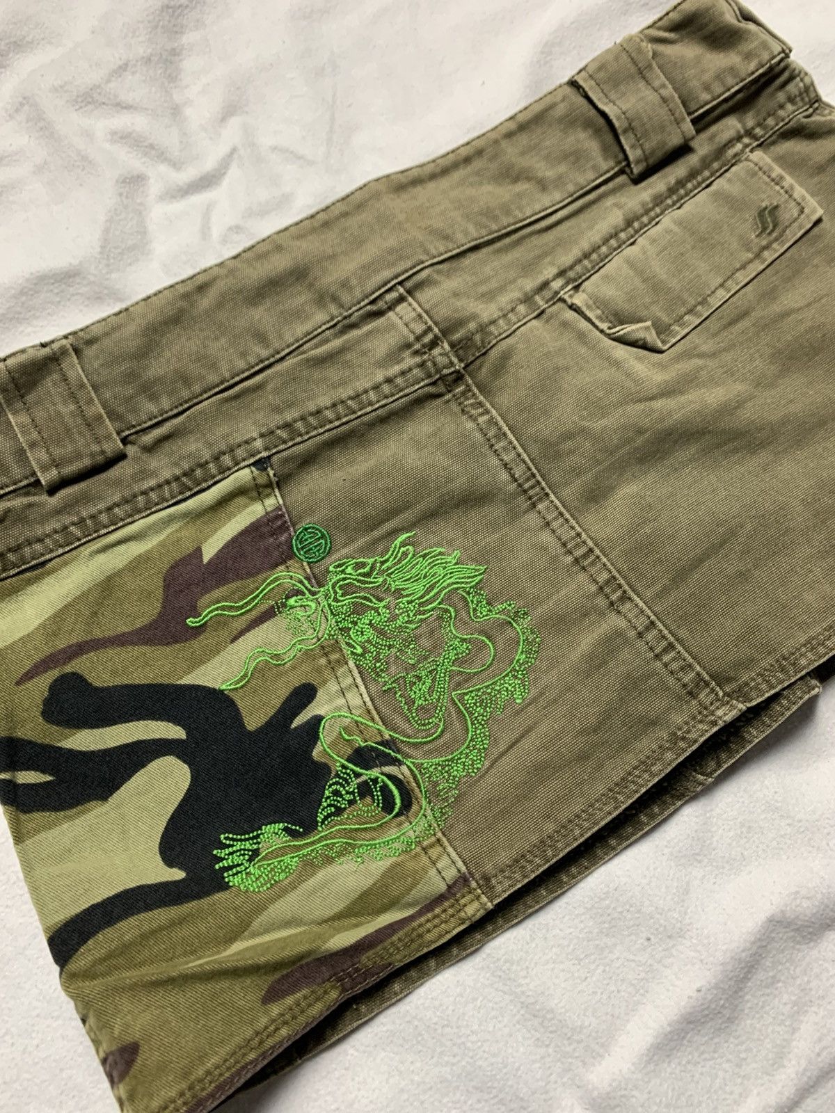 Japanese Brand × Vintage 2000S AVANT GARDE DRAGON PRINTED CAMO MINI SKIRT Size 31" - 1 Thumbnail