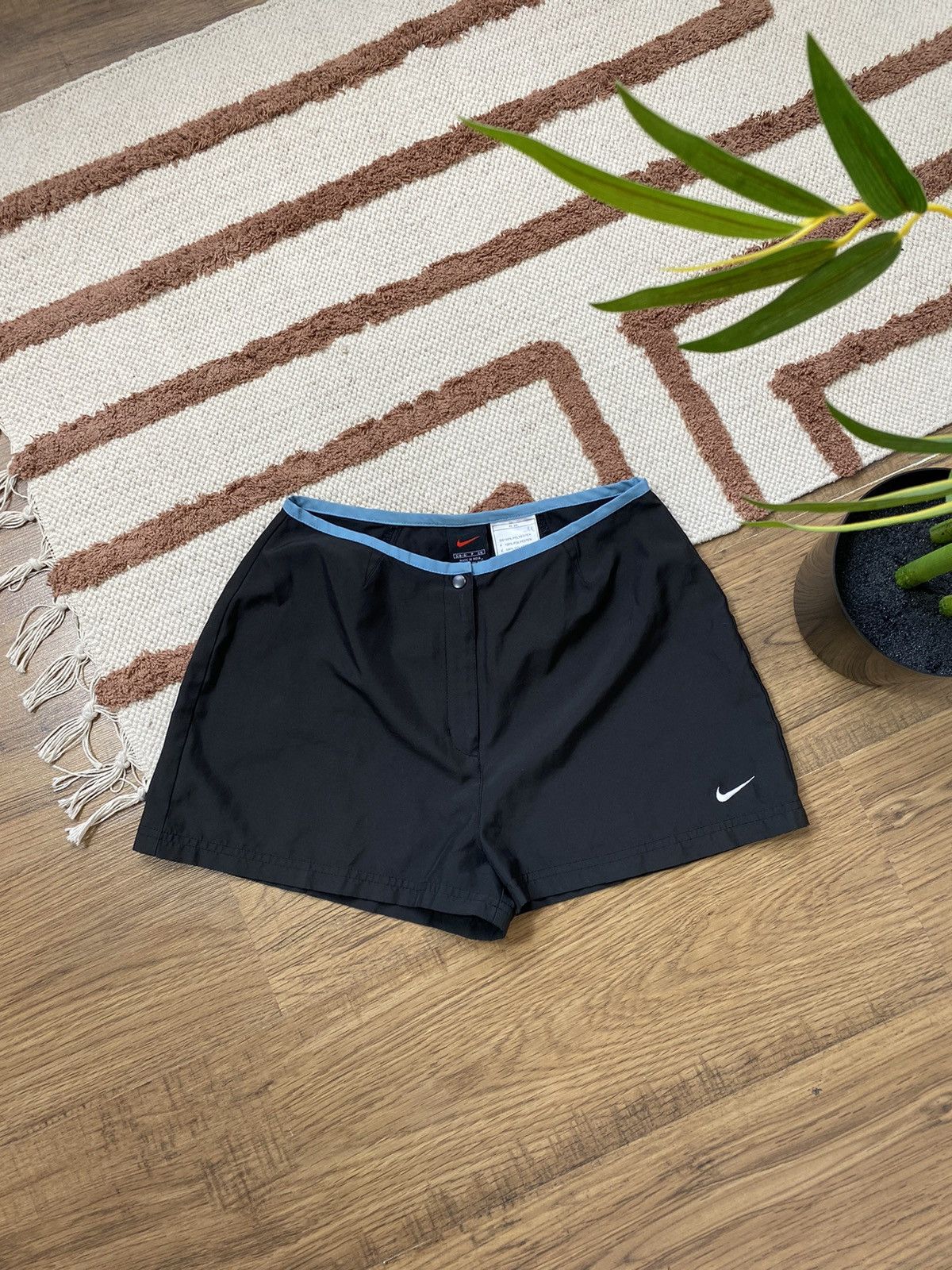 Nike 🫧VINTAGE NIKE WMNS SPORT SHORTS🫧 Size 27" / US 4 / IT 40 - 2 Thumbnail