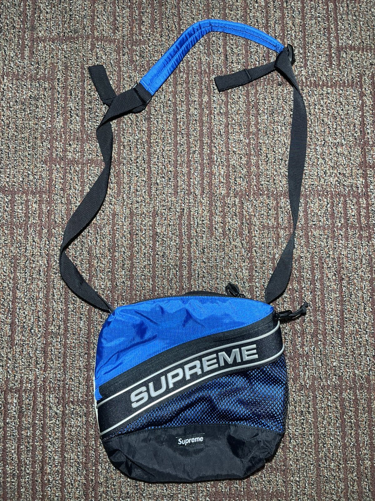 Supreme Supreme Logo Shoulder Bag FW23 Size ONE SIZE - 1 Thumbnail