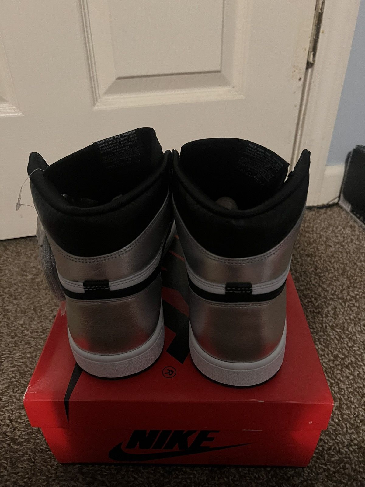 Jordan Brand Jordan 1 “ Silver toe” Size US 10.5 / EU 43-44 - 6 Thumbnail