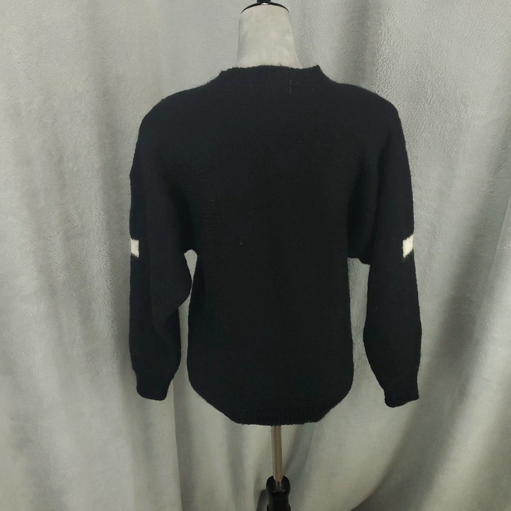 Vintage VINTAGE Christine Gerard Sweater Womens Medium Black Floral Knit Pullover with Pearls 80s 90s Classic Size M / US 6-8 / IT 42-44 - 3 Thumbnail
