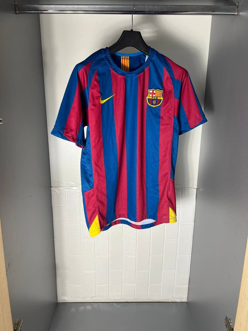Nike VINTAGE NIKE FC BARCELONA SPAIN SOCCER JERSEY RETRO 90s Y2K Size US M / EU 48-50 / 2 - 3 Thumbnail