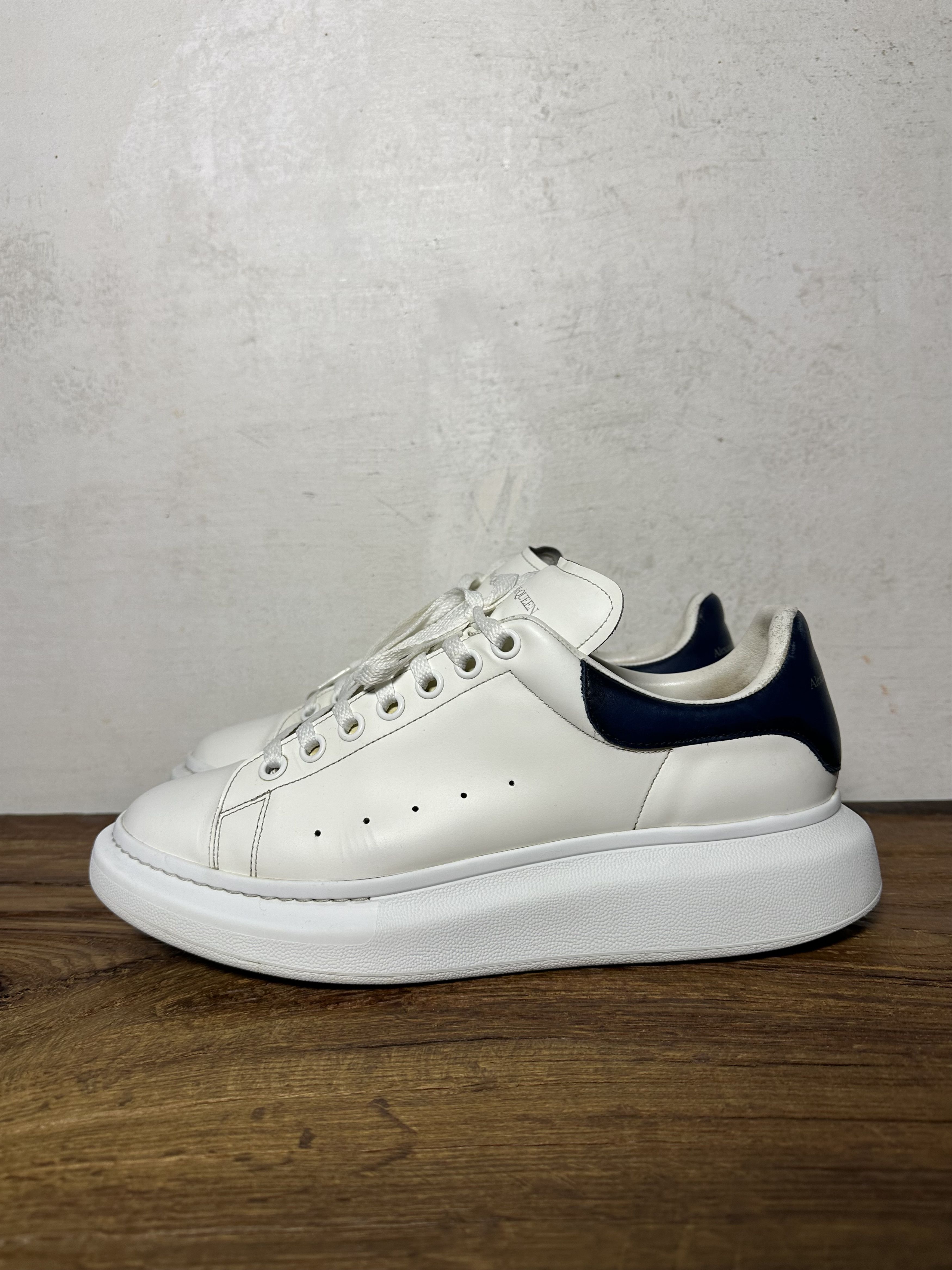 Alexander McQueen Alexander Mcqueen Oversized Sneaker White Size US 11 / EU 44 - 1 Thumbnail