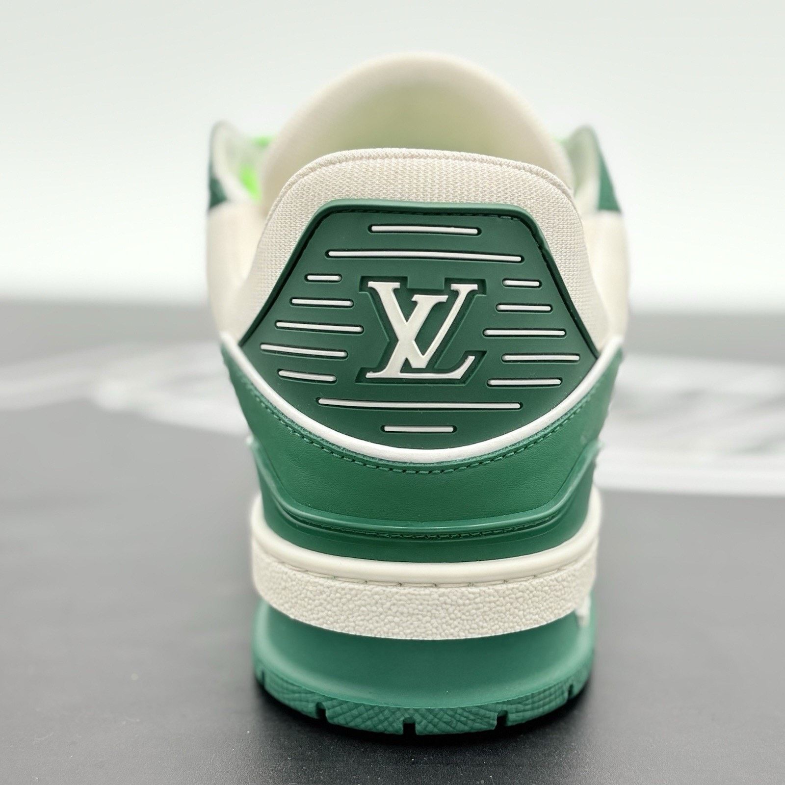 Louis Vuitton (8-8.5 US) Louis Vuitton LV Trainer ' Green ' | EXCELLENT! Size US 8 / EU 41 - 3 Thumbnail