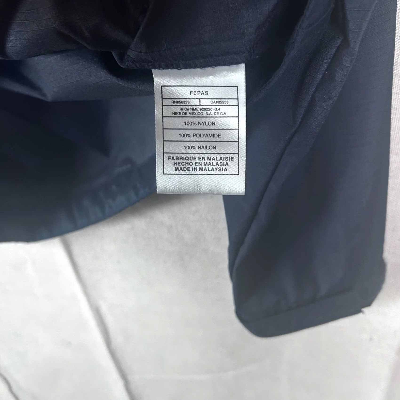 Nike VINTAGE Nike Windbreaker Jacket Mens Medium Navy Blue Ripstop Full Zip Mock Neck Size US M / EU 48-50 / 2 - 4 Thumbnail