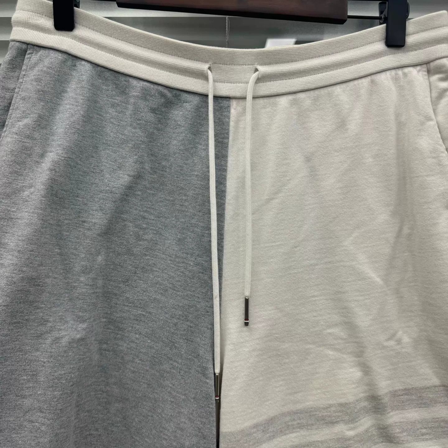 Thom Browne TB White & Gray Colorblocked New Shorts Size 3 Size US 34 / EU 50 - 3 Thumbnail