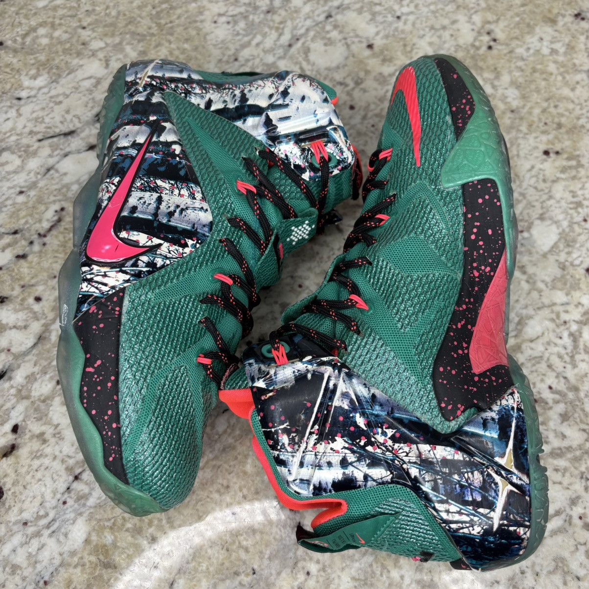 Nike Size 9 - Nike LeBron 12 Xmas Akron Birch Worn OG All Size US 9 / EU 42 - 16 Thumbnail