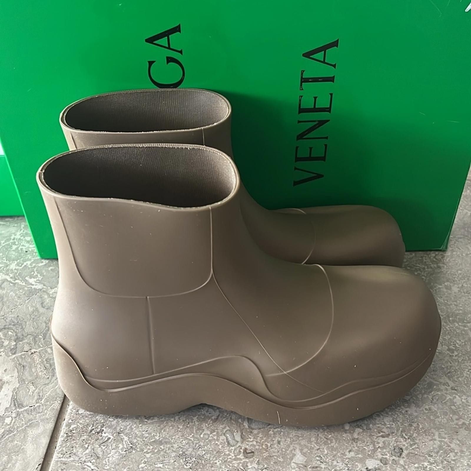 Bottega Veneta Men's Rain Boots Ankle Boots, Brown, Size 42