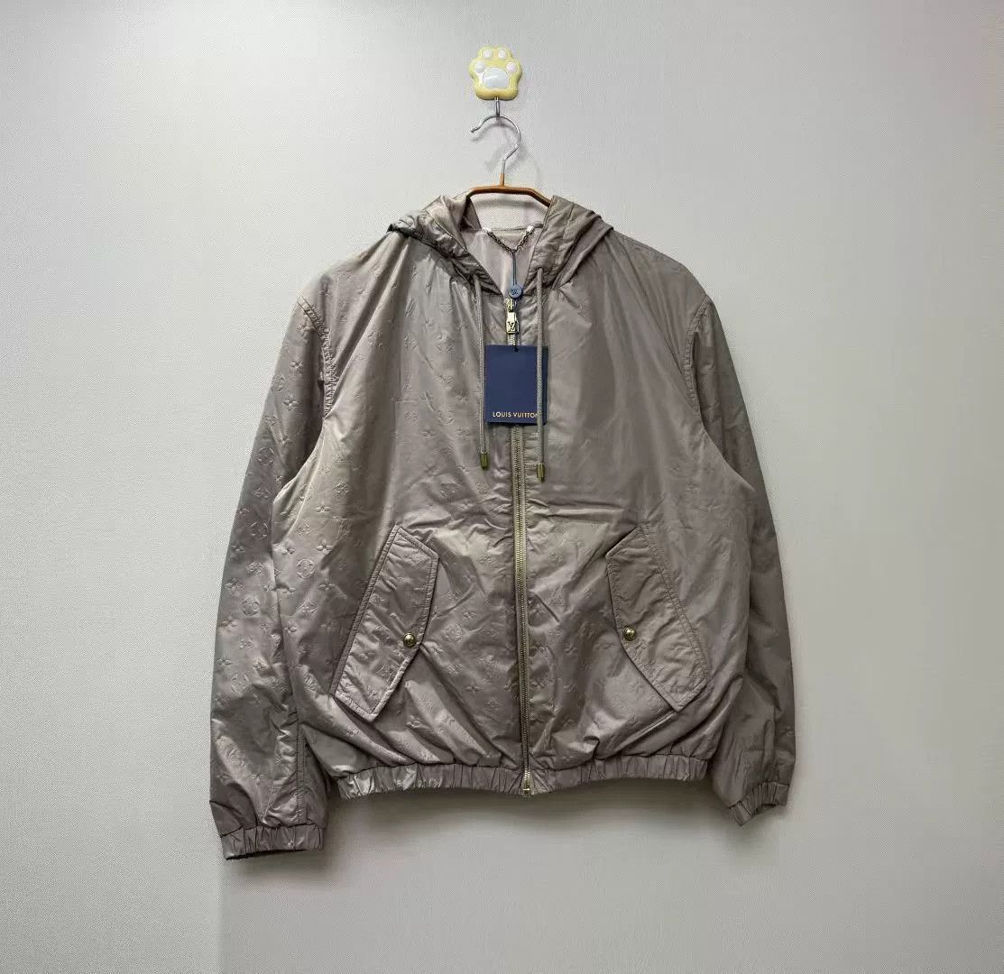 Louis Vuitton Louis Vuitton Khaki Embossed Logo Jacket Size US S / EU 44-46 / 1 - 1 Thumbnail