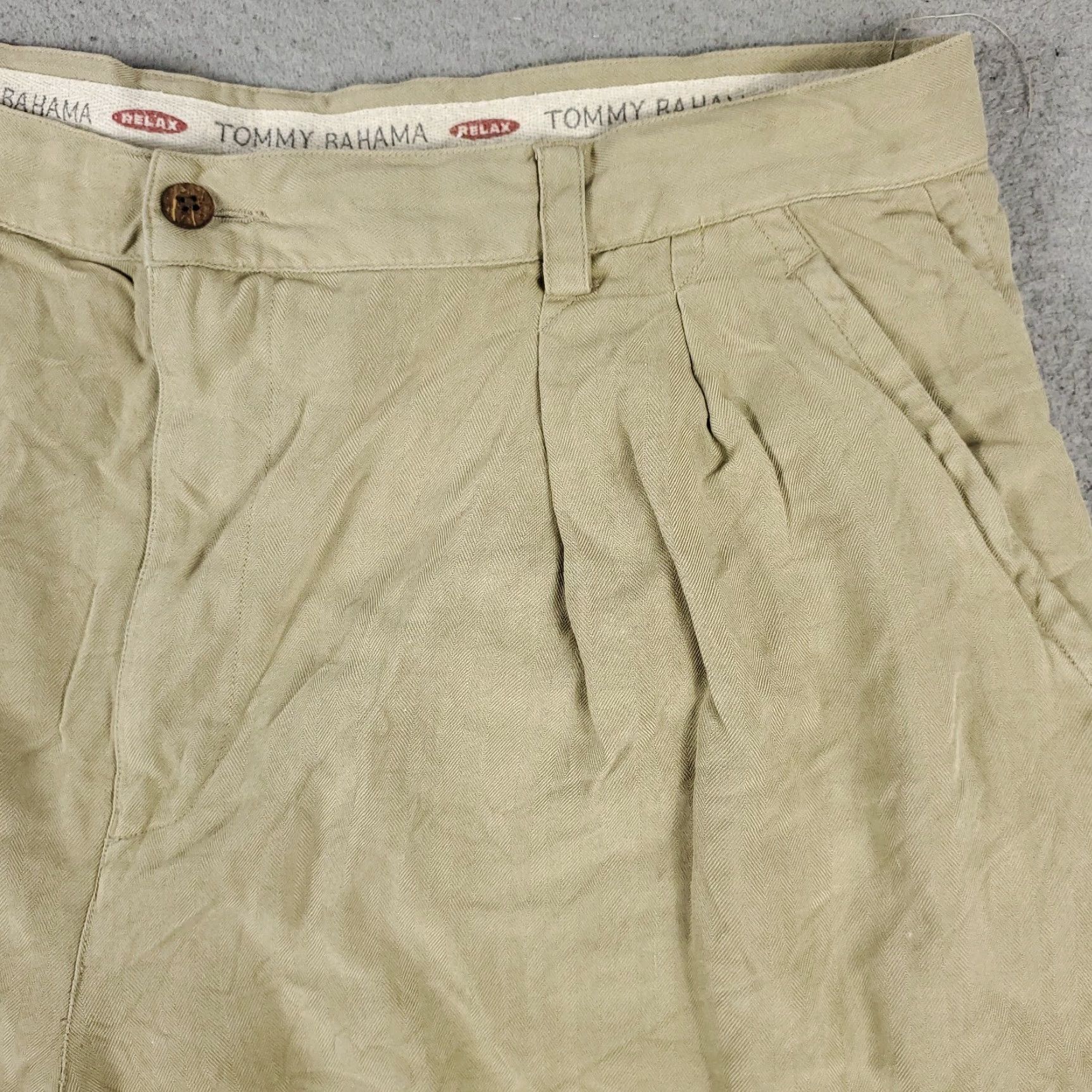 Tommy Bahama VINTAGE Tommy Bahama Shorts Mens Size 40 Chino Silk Casual Pleated Beige Summer Size US 40 / EU 56 - 3 Thumbnail