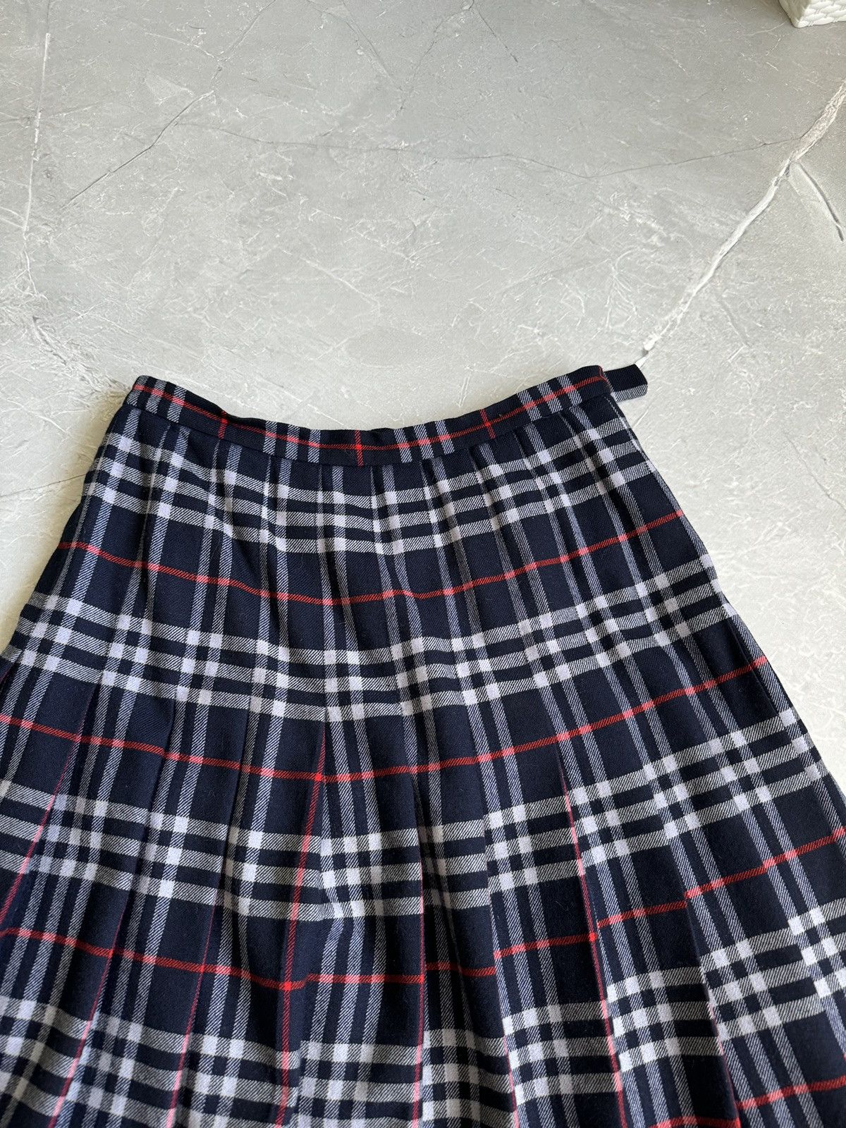 Burberry Vintage Burberrys Wrap Pleated Midi Skirt Navy Size 30" / US 8 / IT 44 - 8 Thumbnail