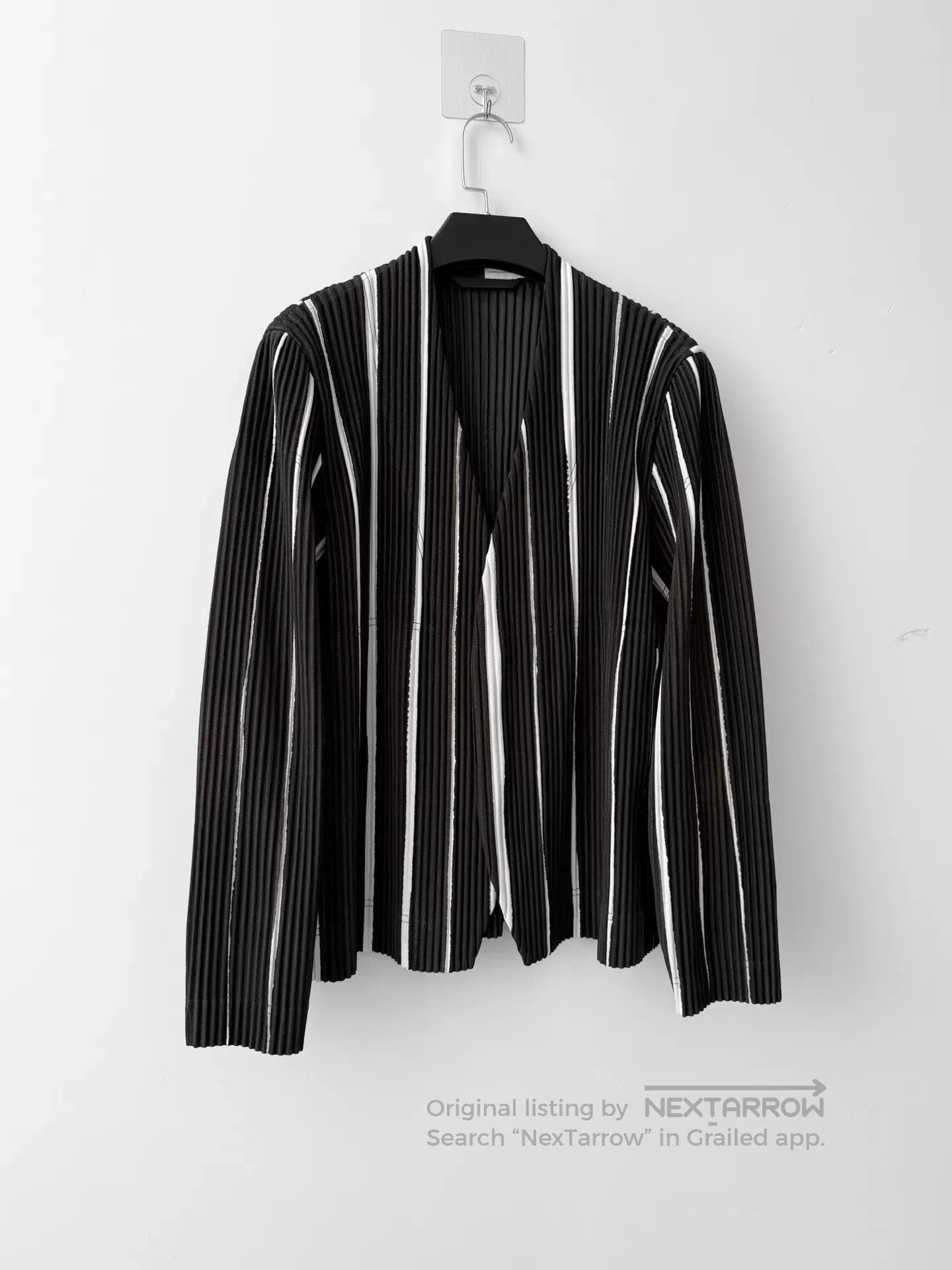 Issey Miyake Black Striped Pleated Long Sleeve Cardigan. Size US M / EU 48-50 / 2 - 3 Thumbnail