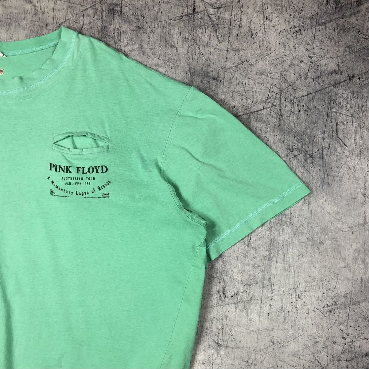 Pink Floyd Rare 1988 Pink Floyd Australian Tour Tee Size US L / EU 52-54 / 3 - 4 Thumbnail