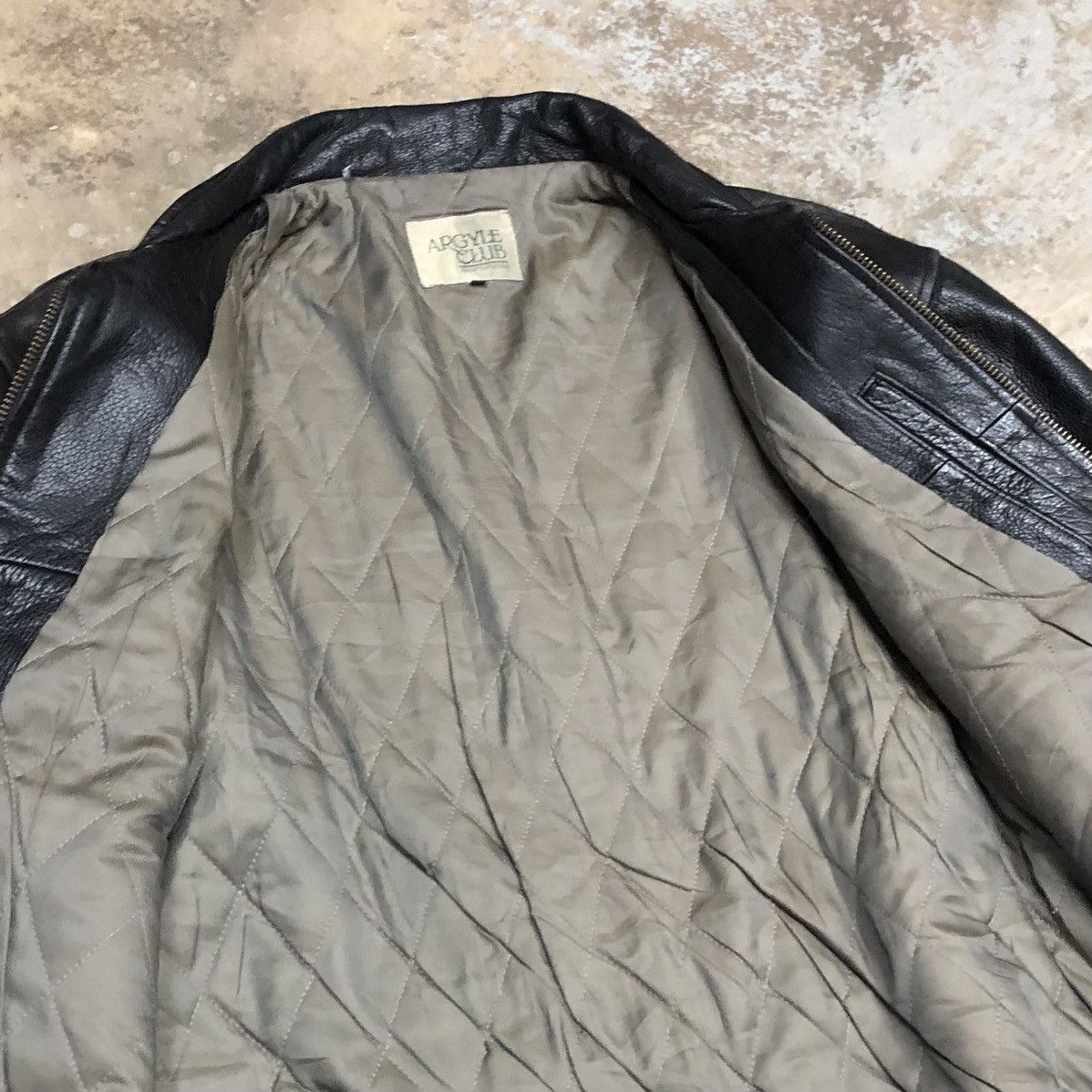 Vintage Vintage Argyle Club Black Leather Bomber Jacket Size US L / EU 52-54 / 3 - 13 Thumbnail