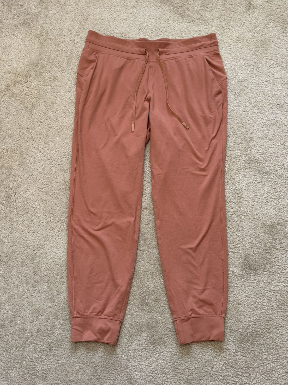 Lululemon Lululemon Cuffed Joggers Size XL Size 40" / US 18 - 1 Thumbnail