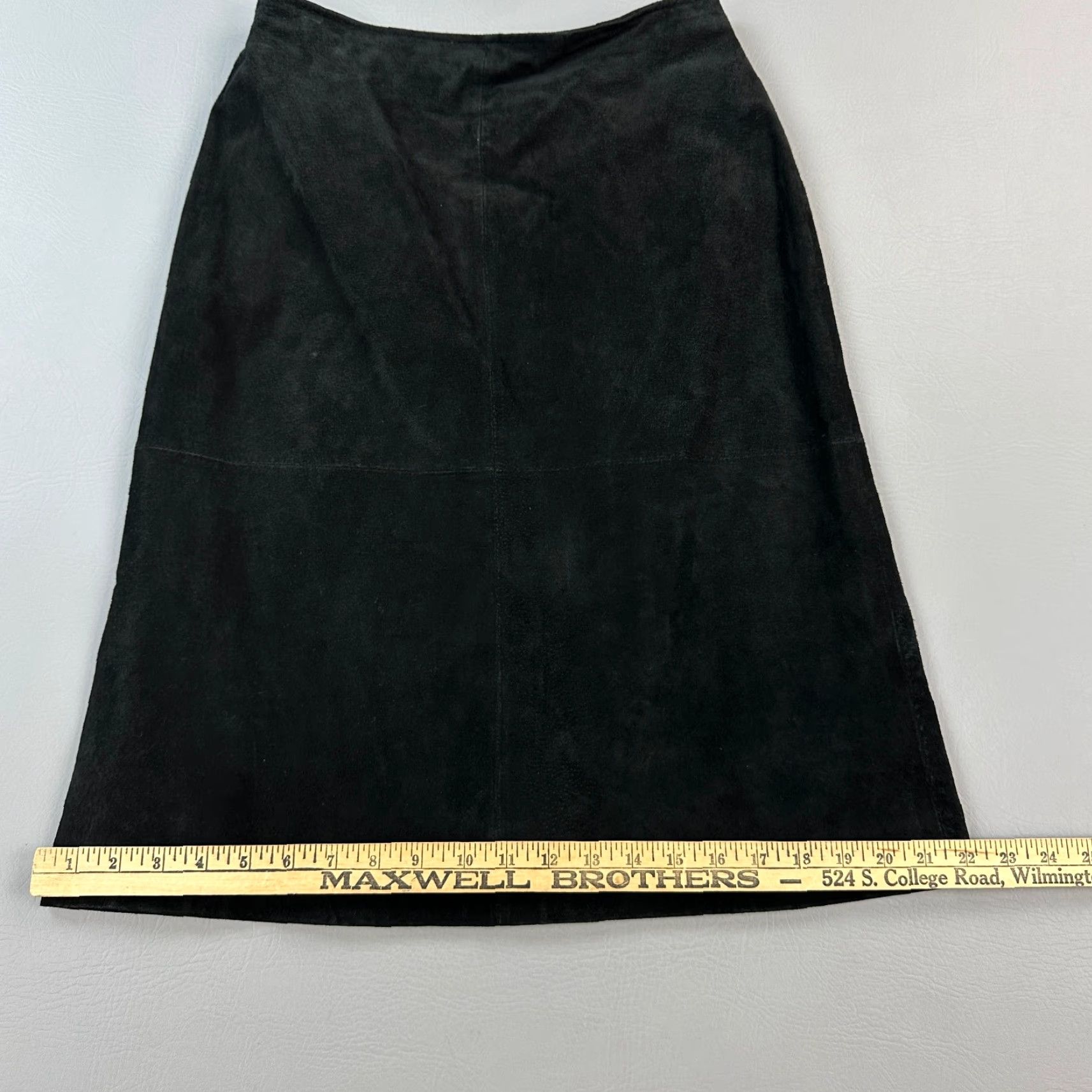 Vintage VINTAGE St Johns Bay Leather Skirt Women's 4 Black Suede Leather A-Line Knee Length Mens? Size 27" / US 4 / IT 40 - 5 Thumbnail