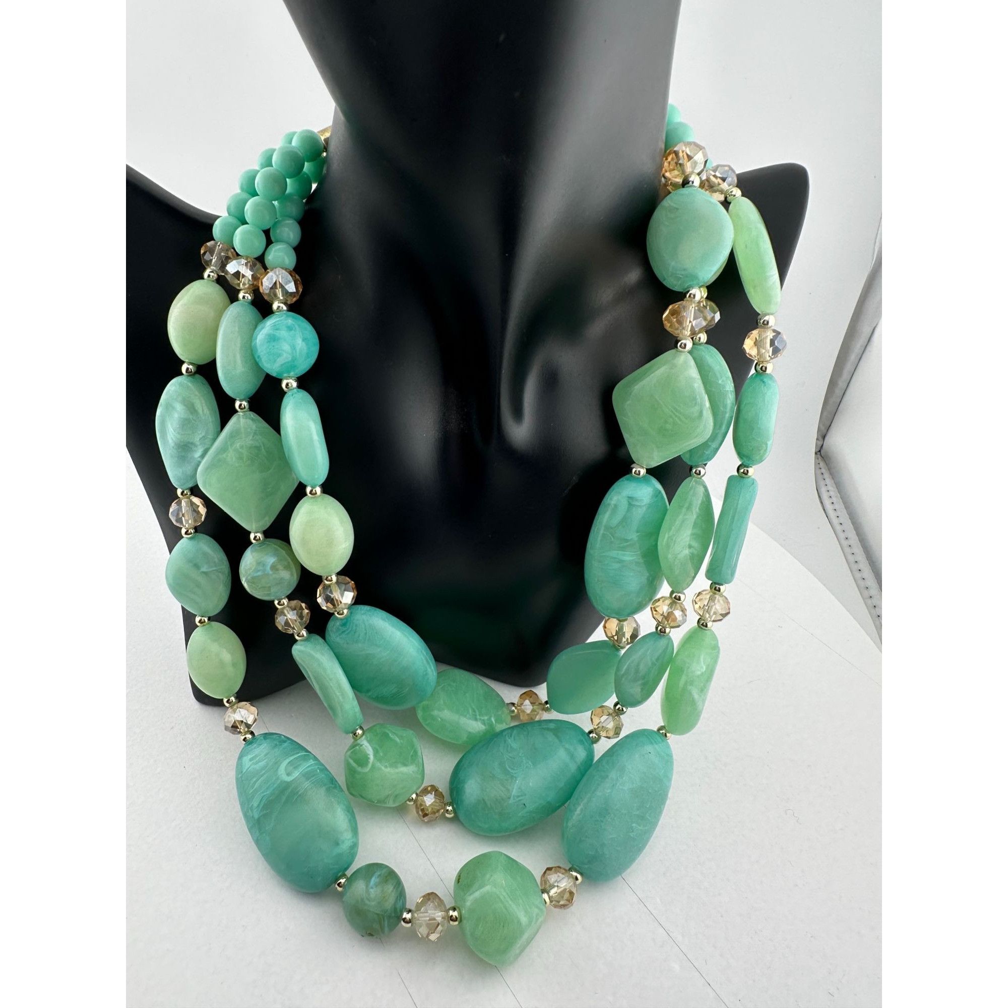 Other Vintage Beautiful Women's Chunky Three Strand Beaded Necklac Size ONE SIZE - 6 Thumbnail
