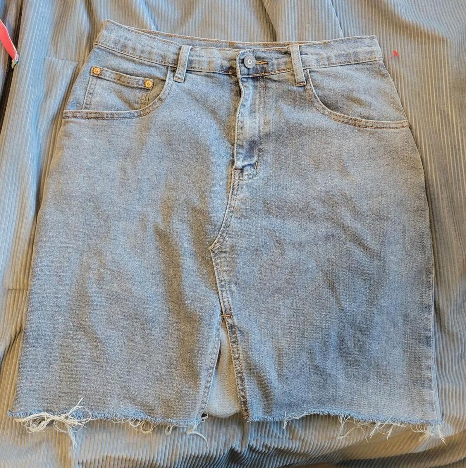 Hysteric Glamour Light Blue Denim Skirt with Frayed Hem Size 6/7 Size 28" / US 6 / IT 42 - 1 Thumbnail