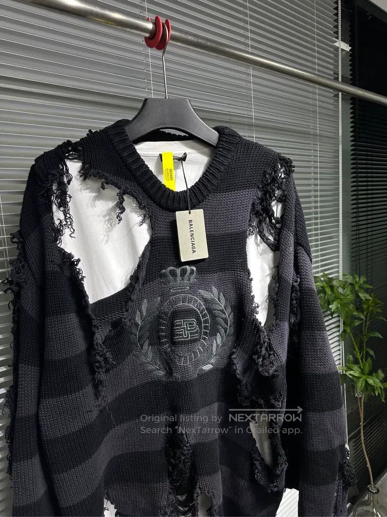 Balenciaga Balenciaga Destroyed, oversized, crown and wheat embroider Size US M / EU 48-50 / 2 - 4 Thumbnail