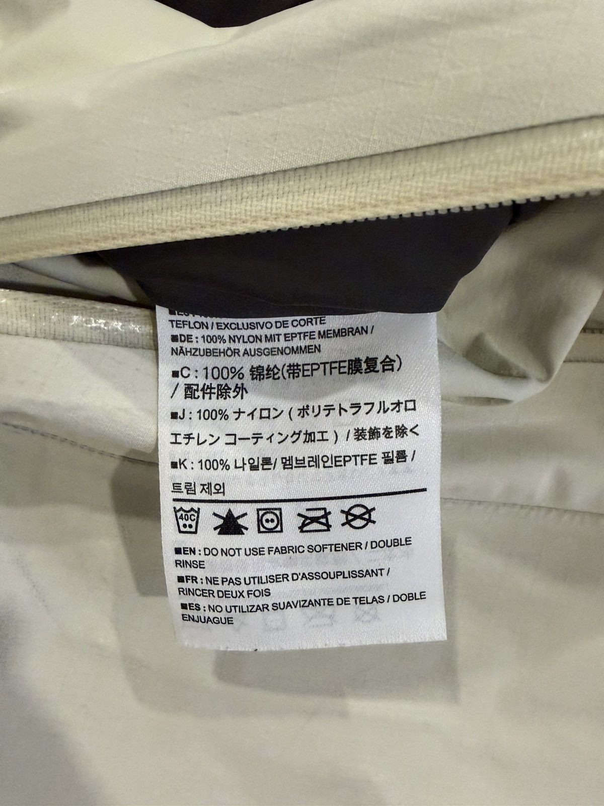 Arc'teryx ARC’TERYX Beta SL White Size US S / EU 44-46 / 1 - 17 Thumbnail