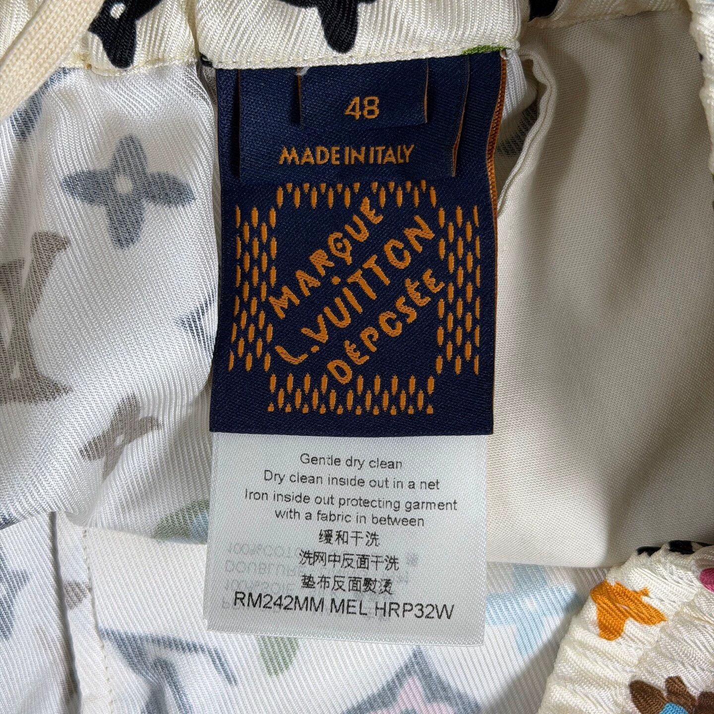 Louis Vuitton LV Tyler ivory allover print shorts 48 mint Size US 38 / EU 54 - 4 Thumbnail