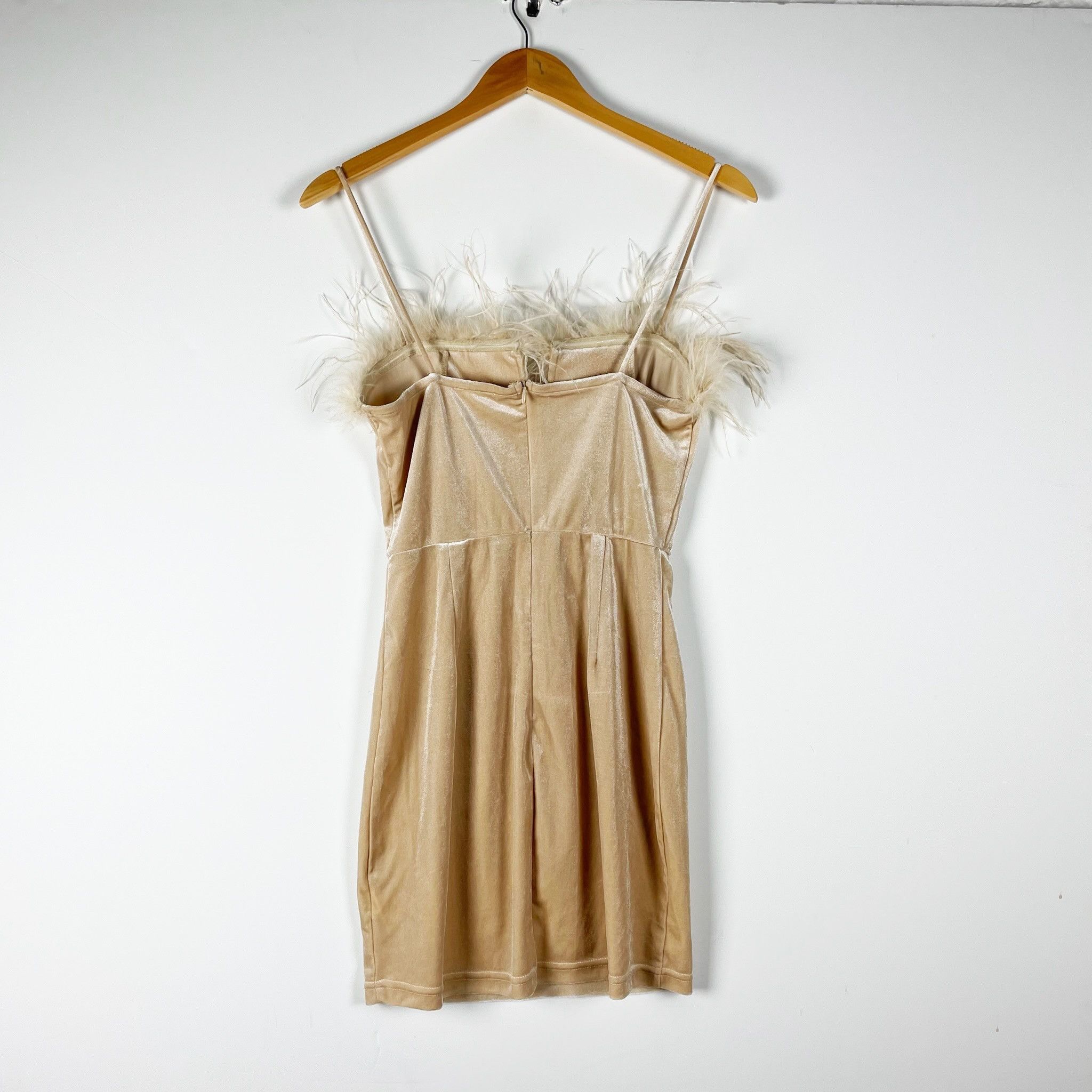 superdown Superdown Erika Velvet Velour Feather Trim Size S / US 4 / IT 40 - 4 Thumbnail