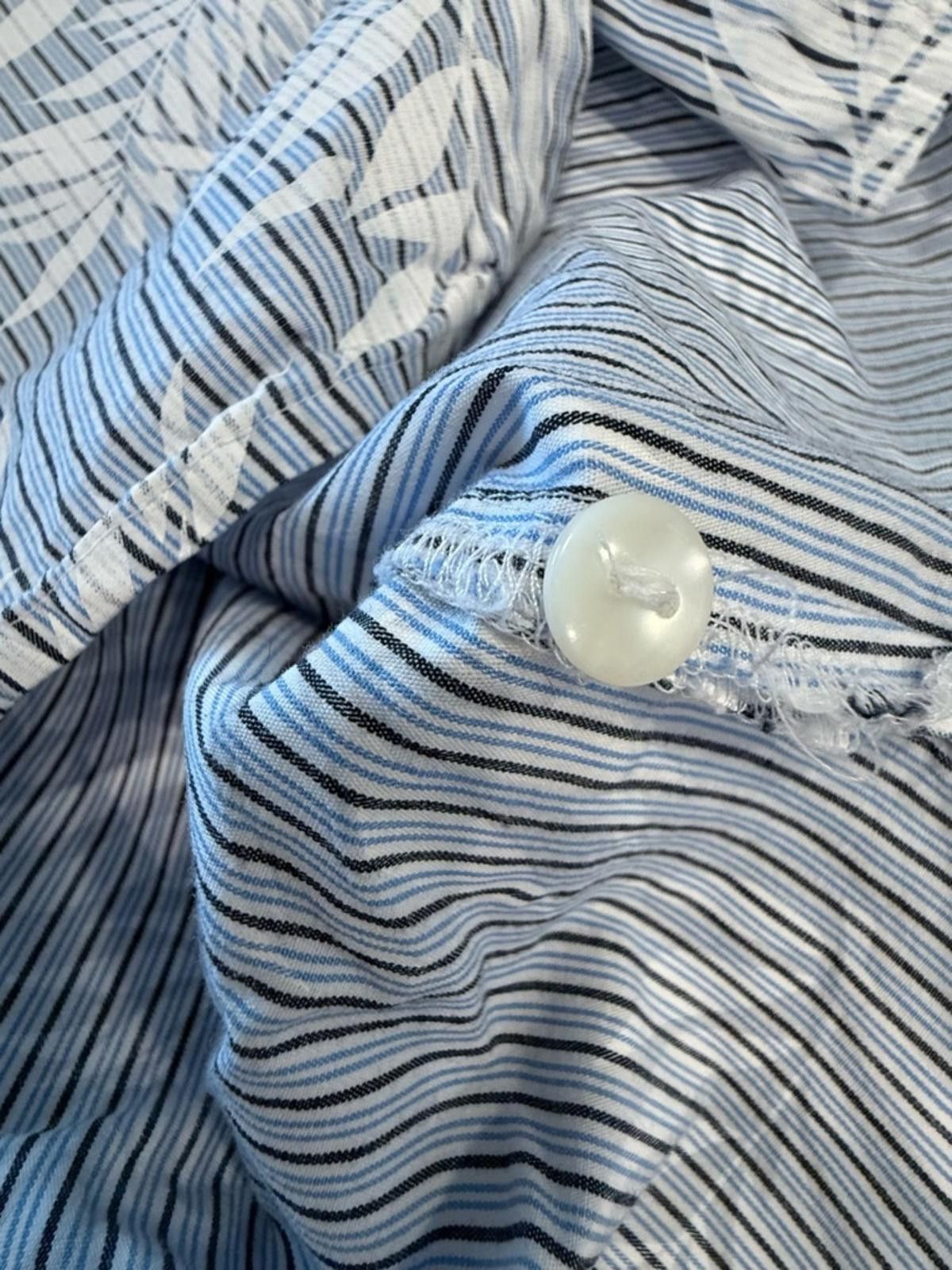 Other Liz Claiborne stripe palm short sleeve button up top SZ M Size M / US 6-8 / IT 42-44 - 7 Thumbnail